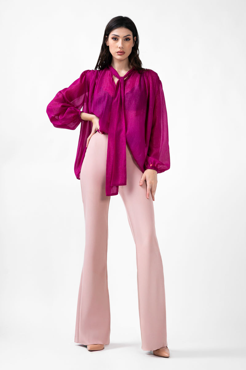 Blouse fuchsia avec inserts et écharpes