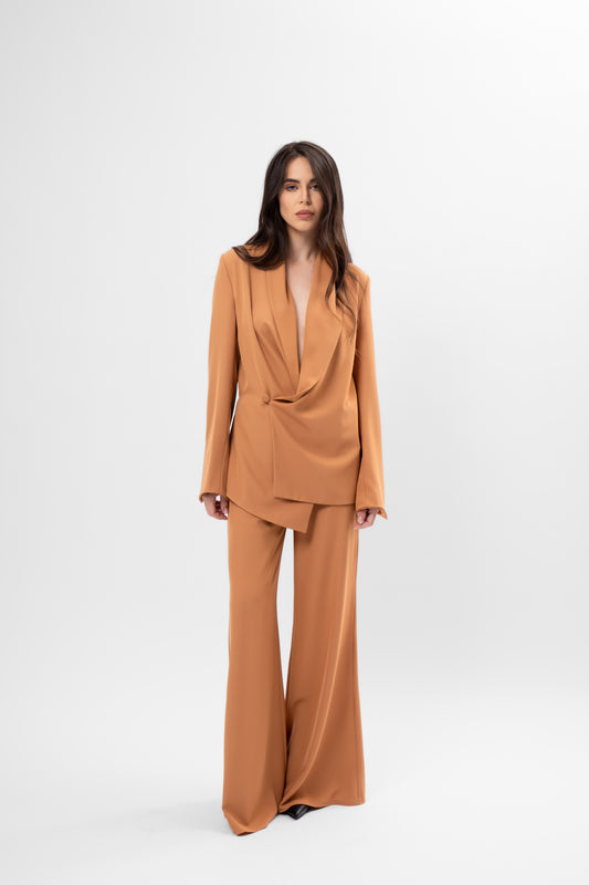 Set caramel cu sacou petrecut și pantaloni flared