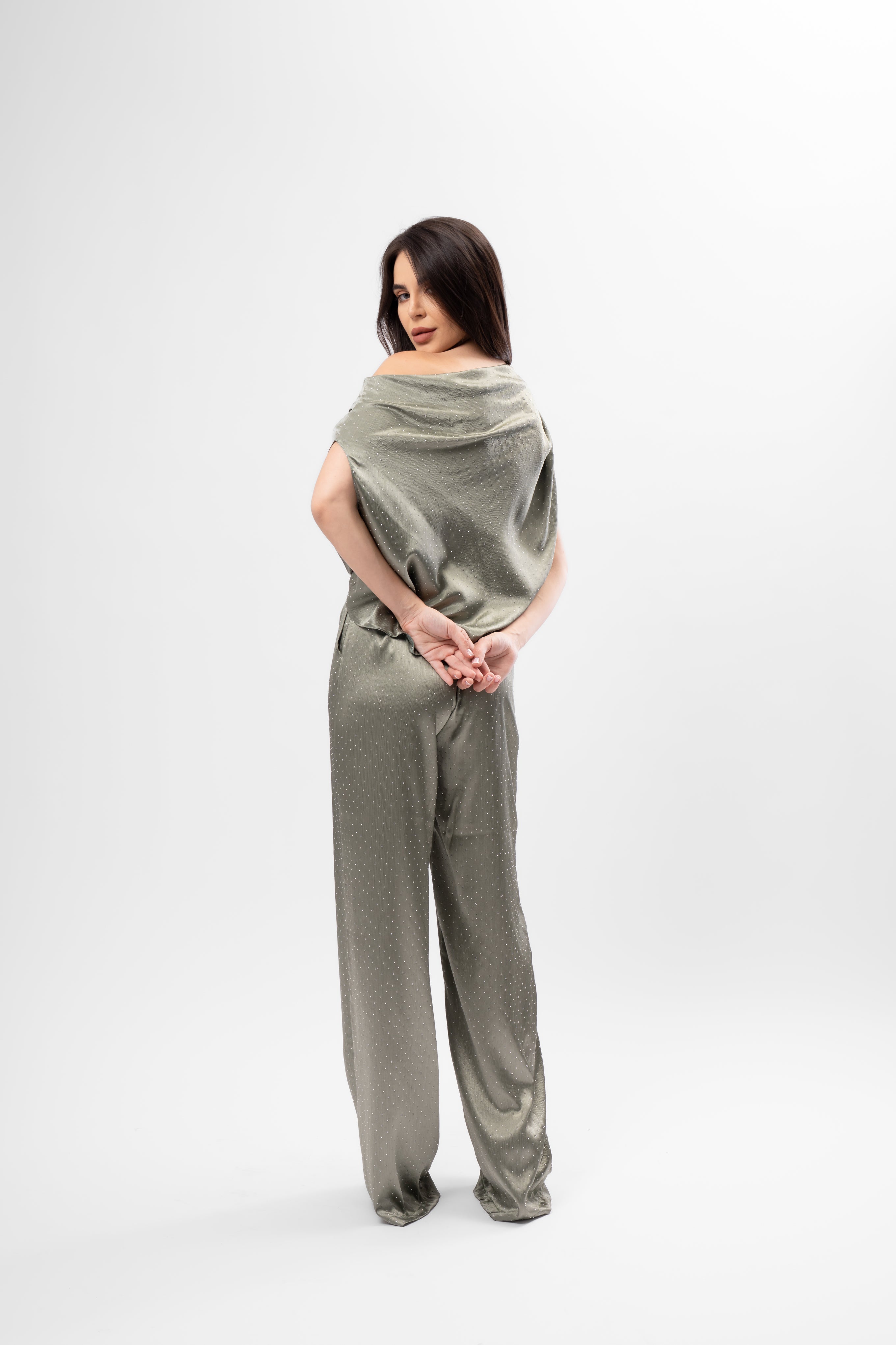 Set Khaki Metalizat cu Top Asimetric și Pantaloni Largi