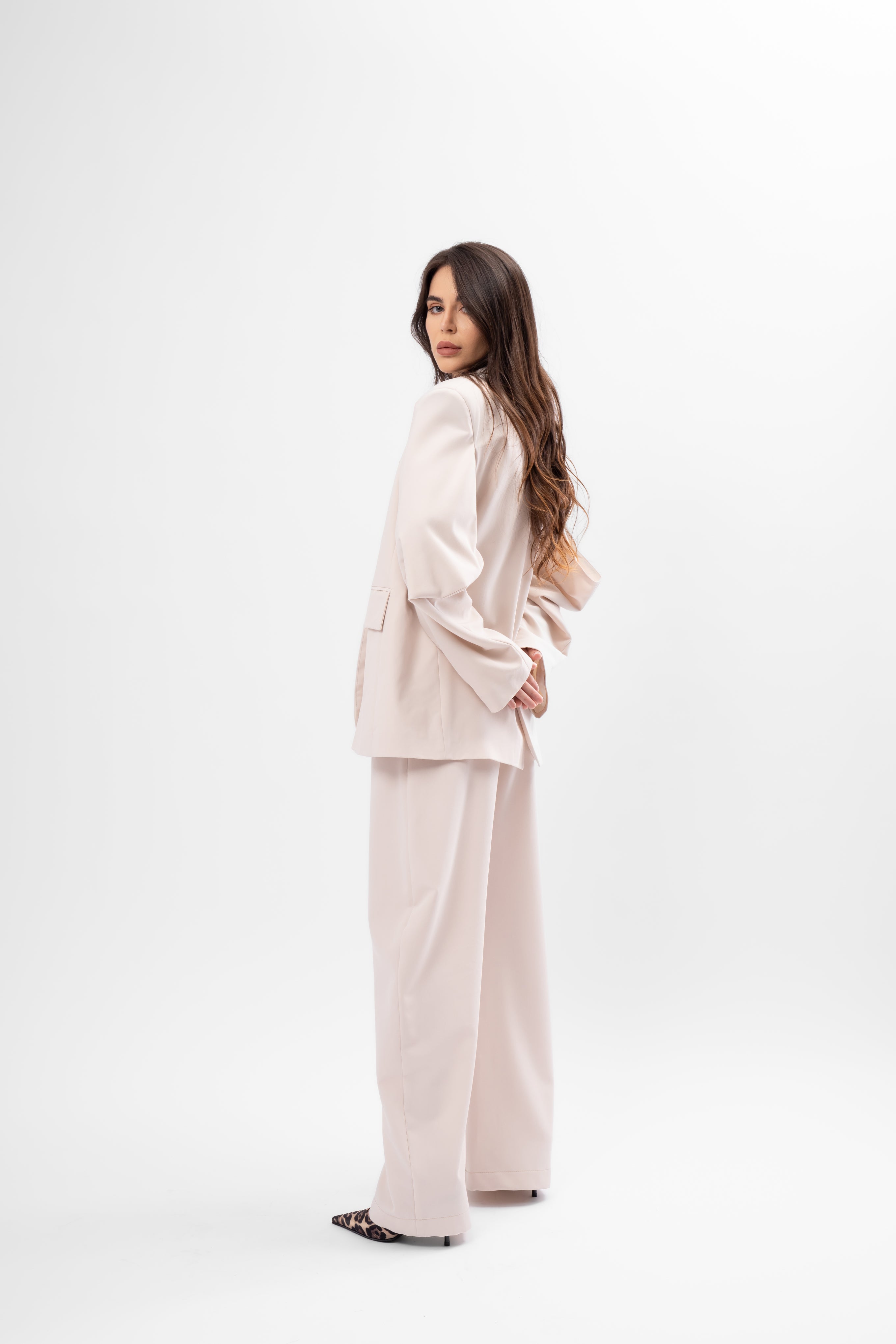 Set Bej cu Corset, Pantaloni Balon și Sacou Oversized