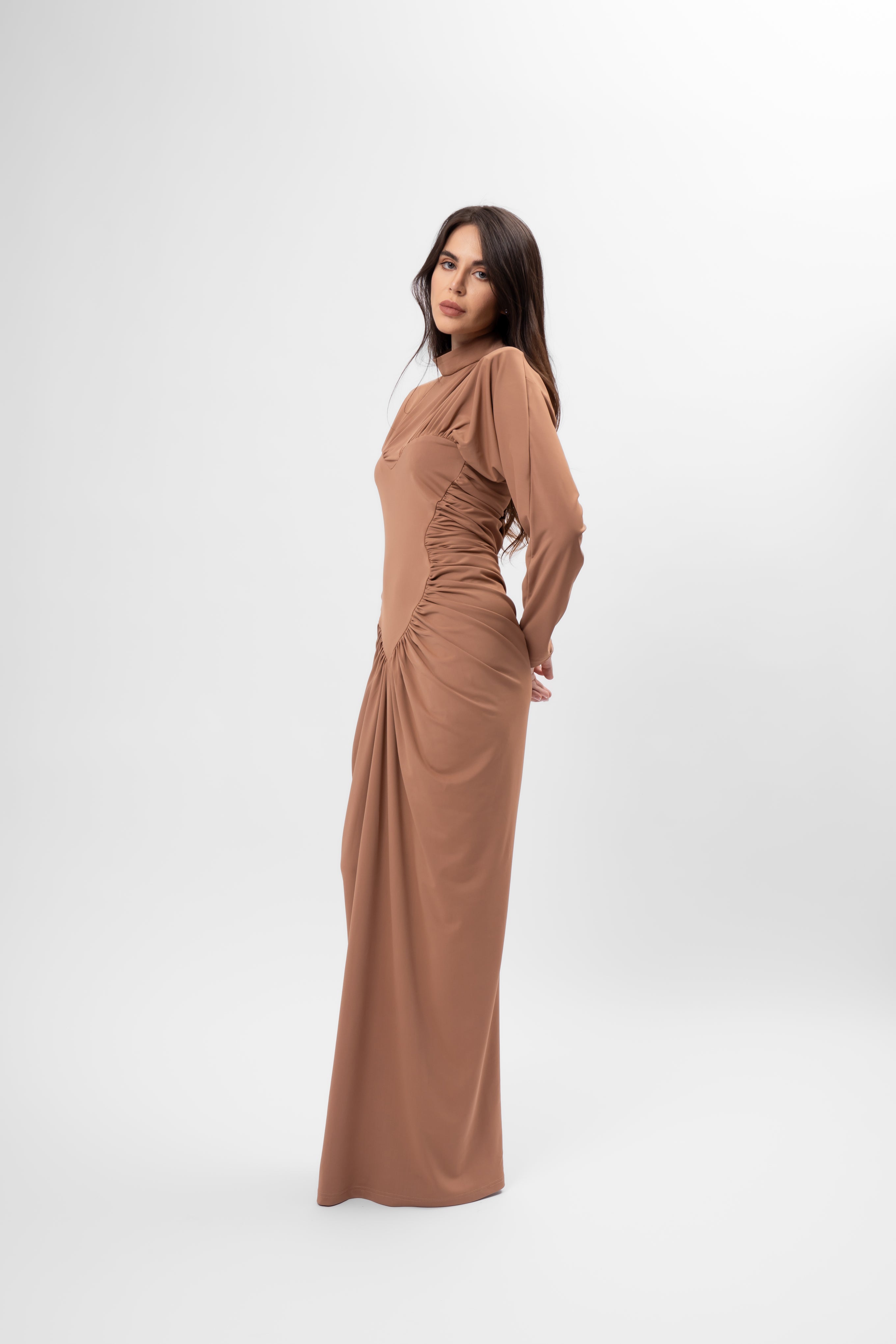 Rochie lunga cappuccino cu detaliu în formă de inimă