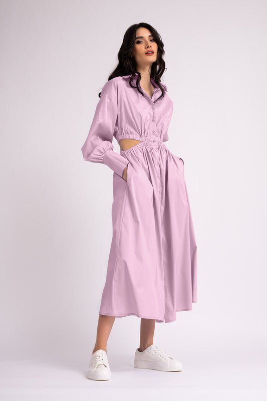 Robe chemise midi rose pastel avec découpe à la taille