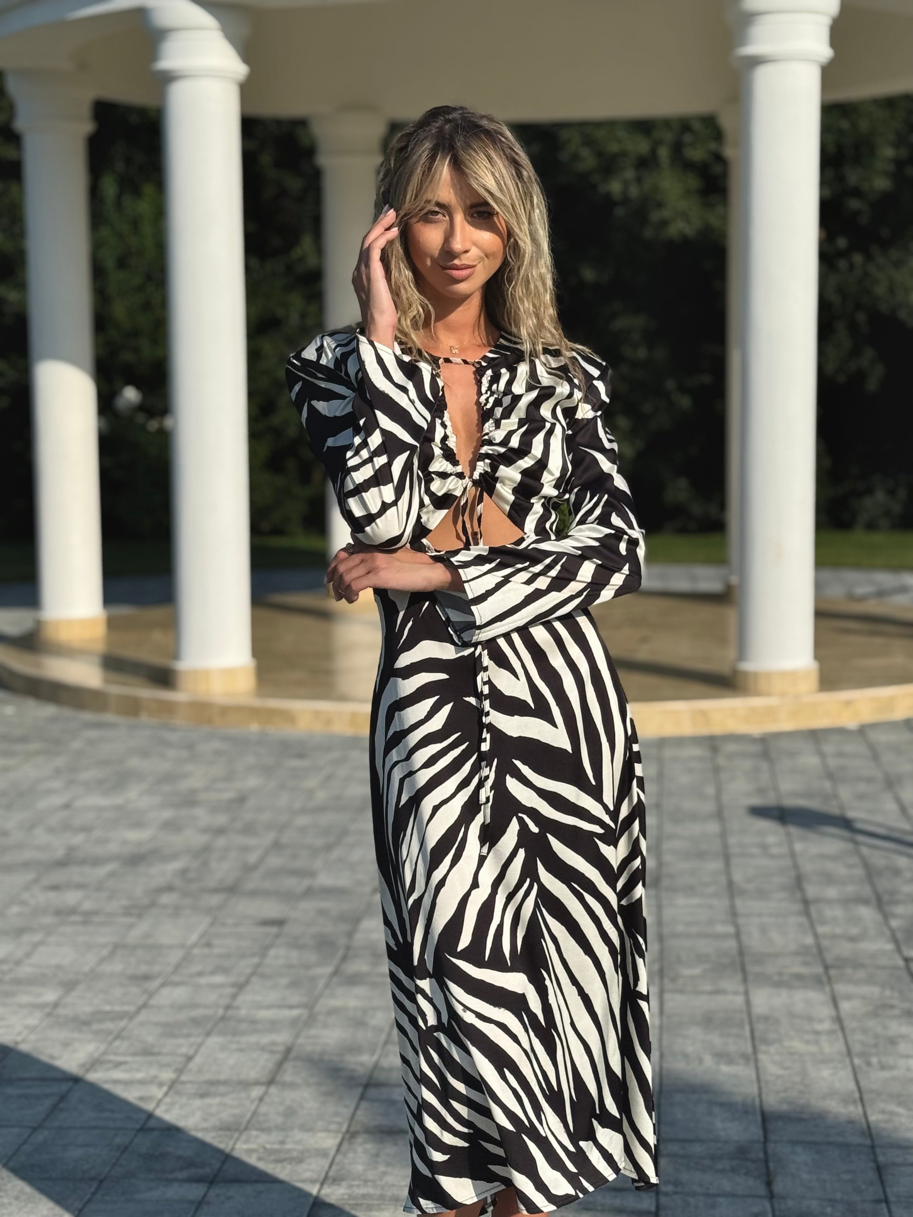 Rochie midi cu imprimeu zebră alb-negru și decupaje