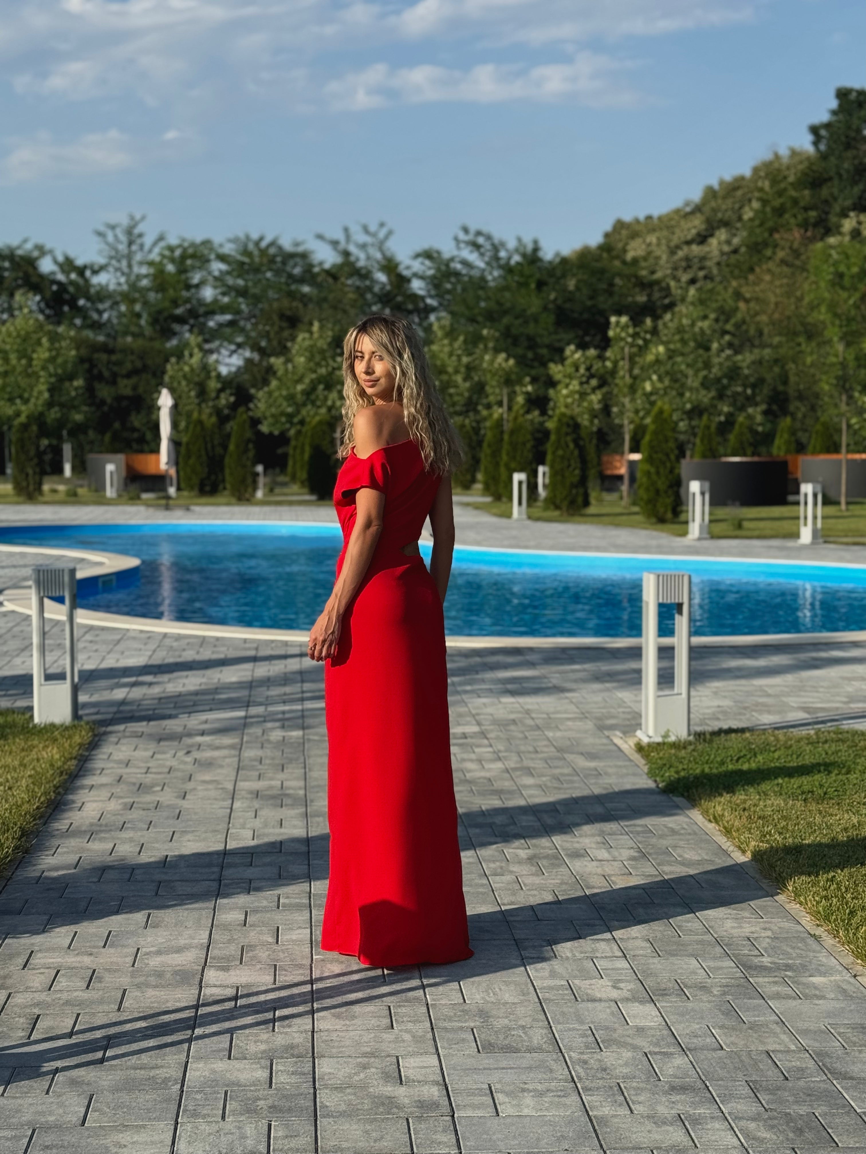 Black Muse One-Shoulder Gown