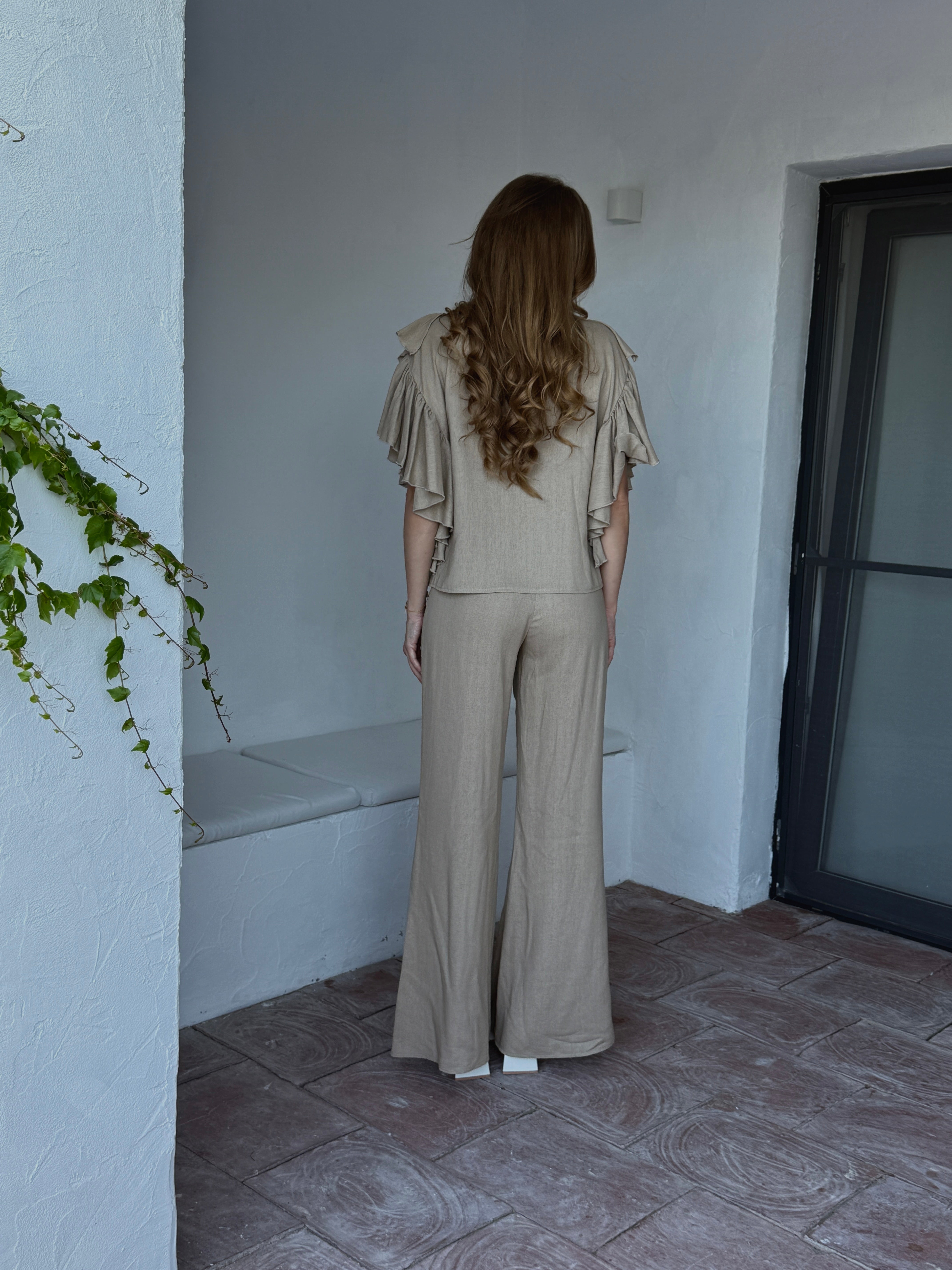 Set olive din in cu top cu mâneci cu volane și pantaloni cu croi larg