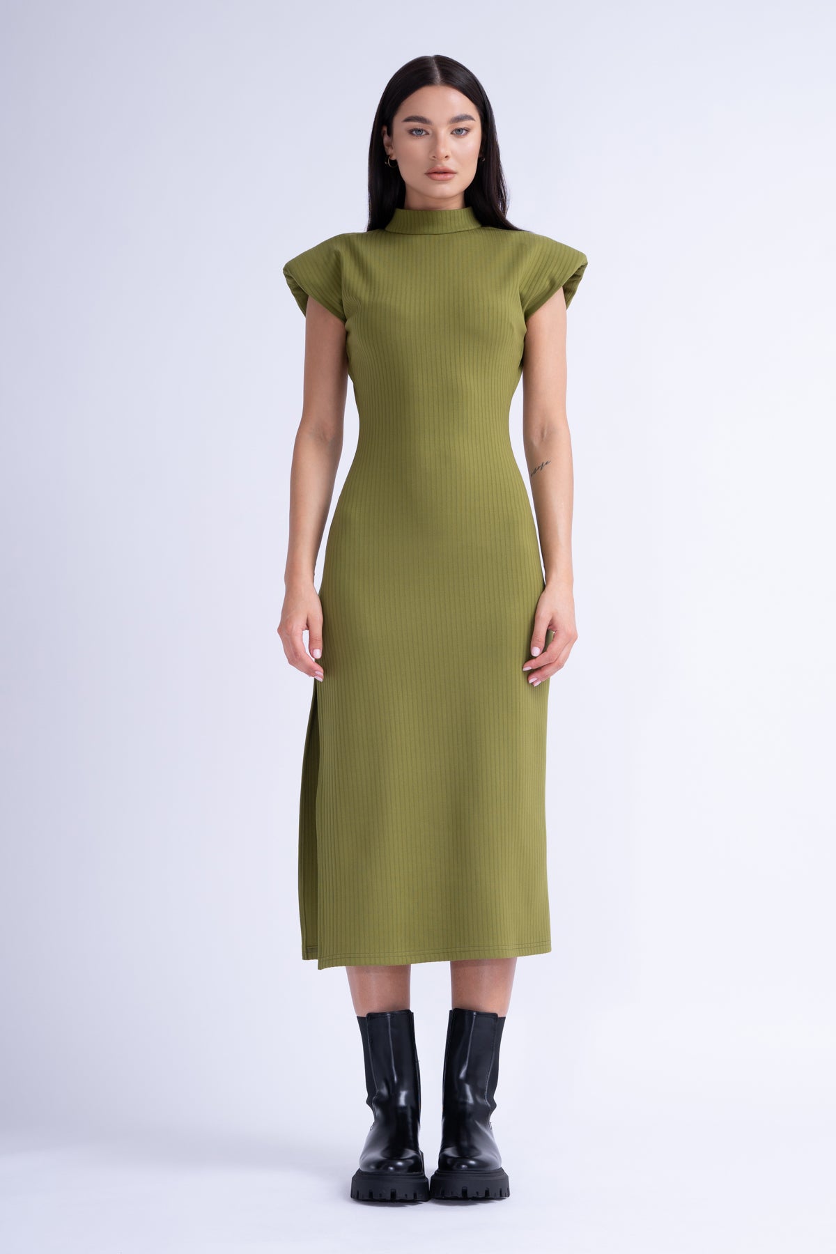 Rochie Midi Khaki cu Umeri Supradimensionati si Slit Lateral