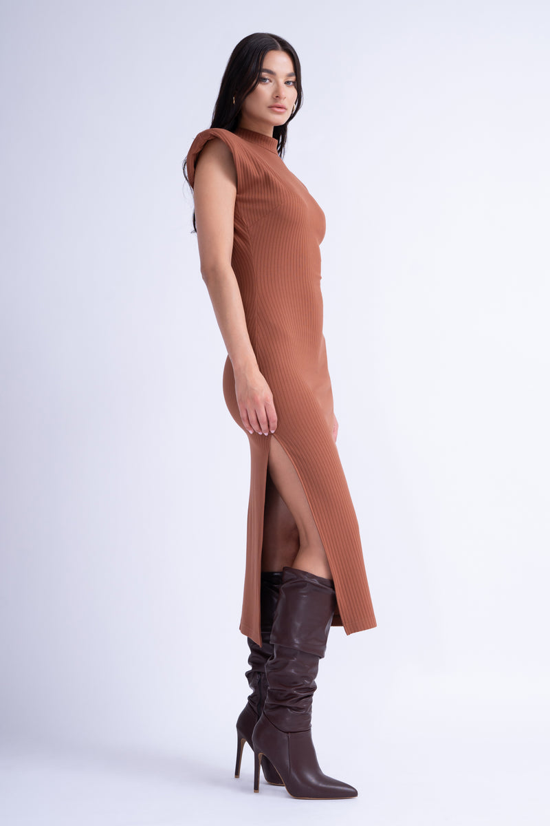 Brown Midi Dress With Oversized Shoulders And Side Slit