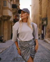 Grey t-shirt with oversized shoulders