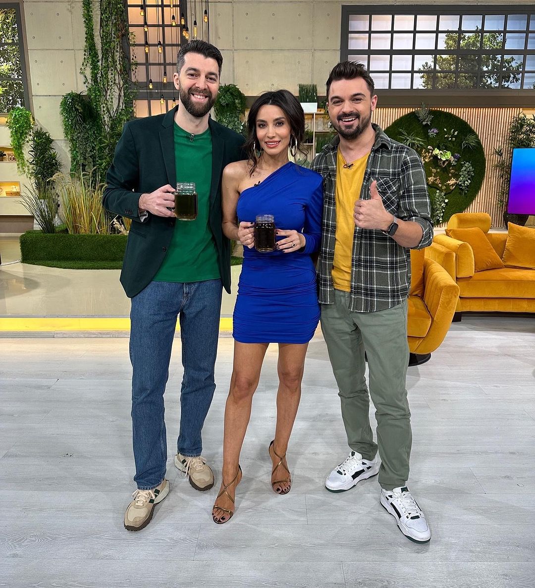 Rochie mini albastra asimetrica cu esarfa