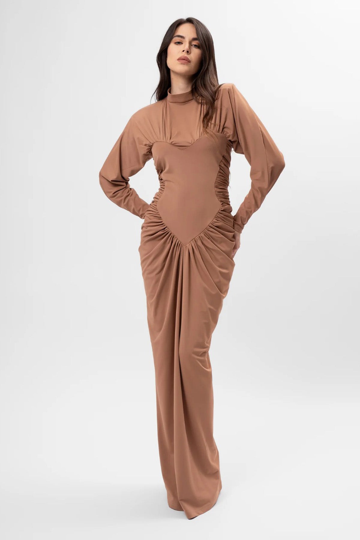 Rochie lunga cappuccino cu detaliu în formă de inimă