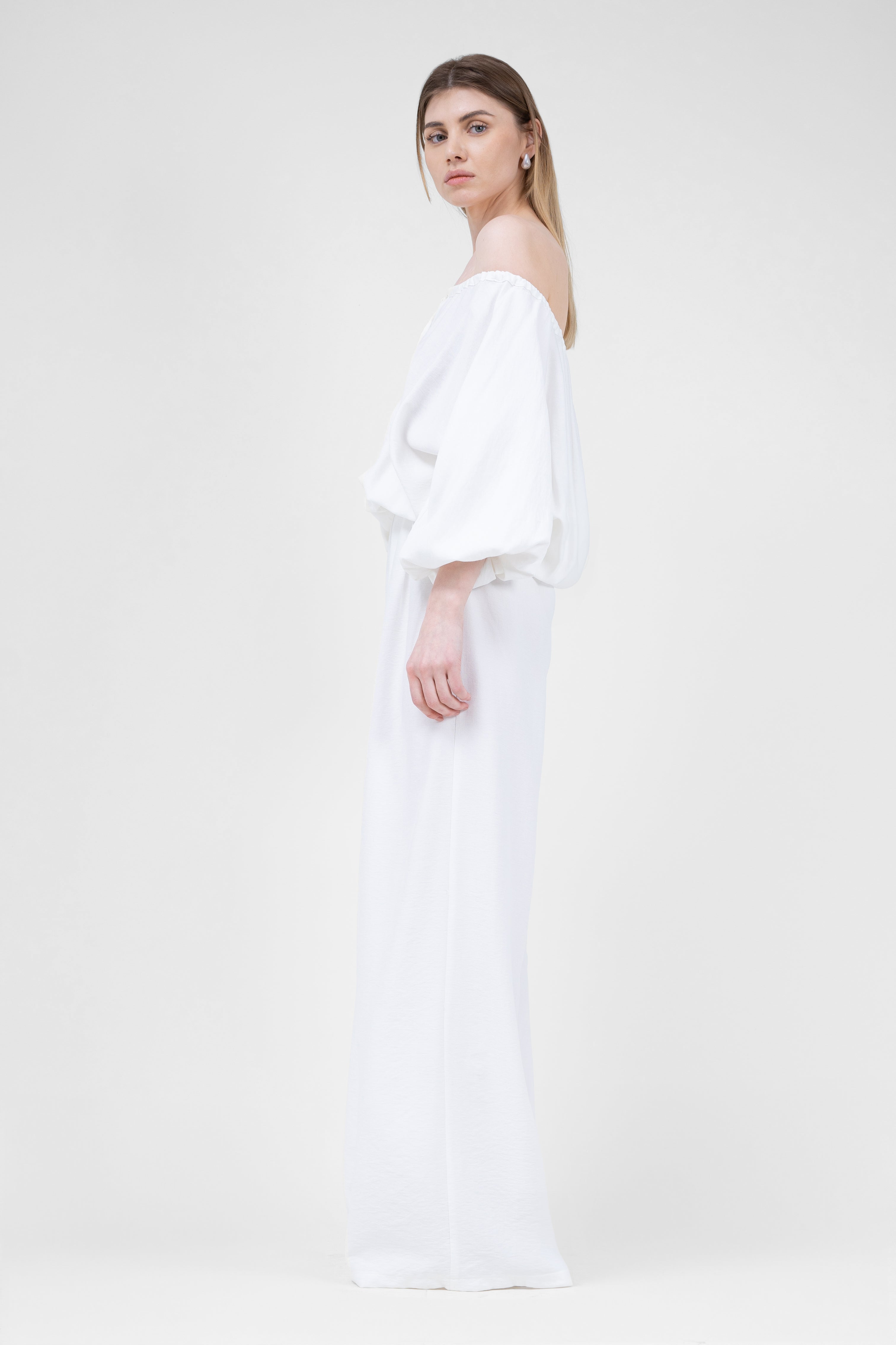 White Linen matching set with flowy blouse and wide leg trousers