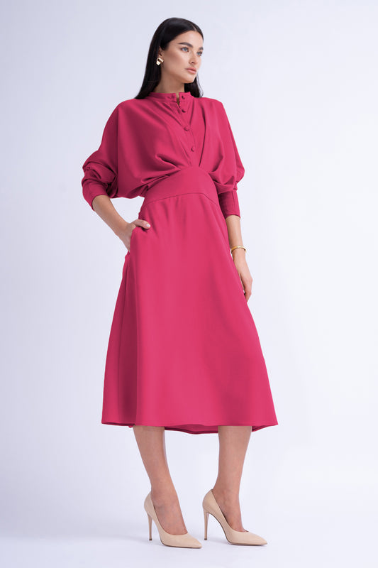 Rochie midi fuchsia cu bust drapat si nasturi