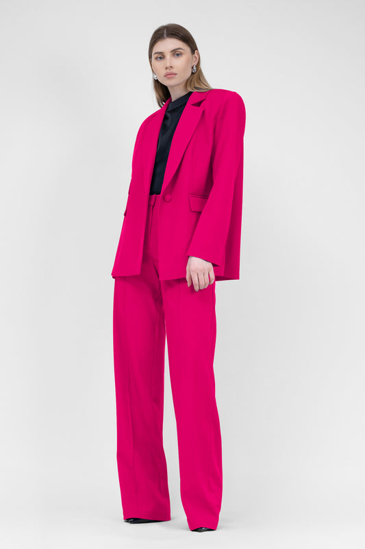 Costume fuchsia avec blazer classique avec double poche et pantalon à rayures