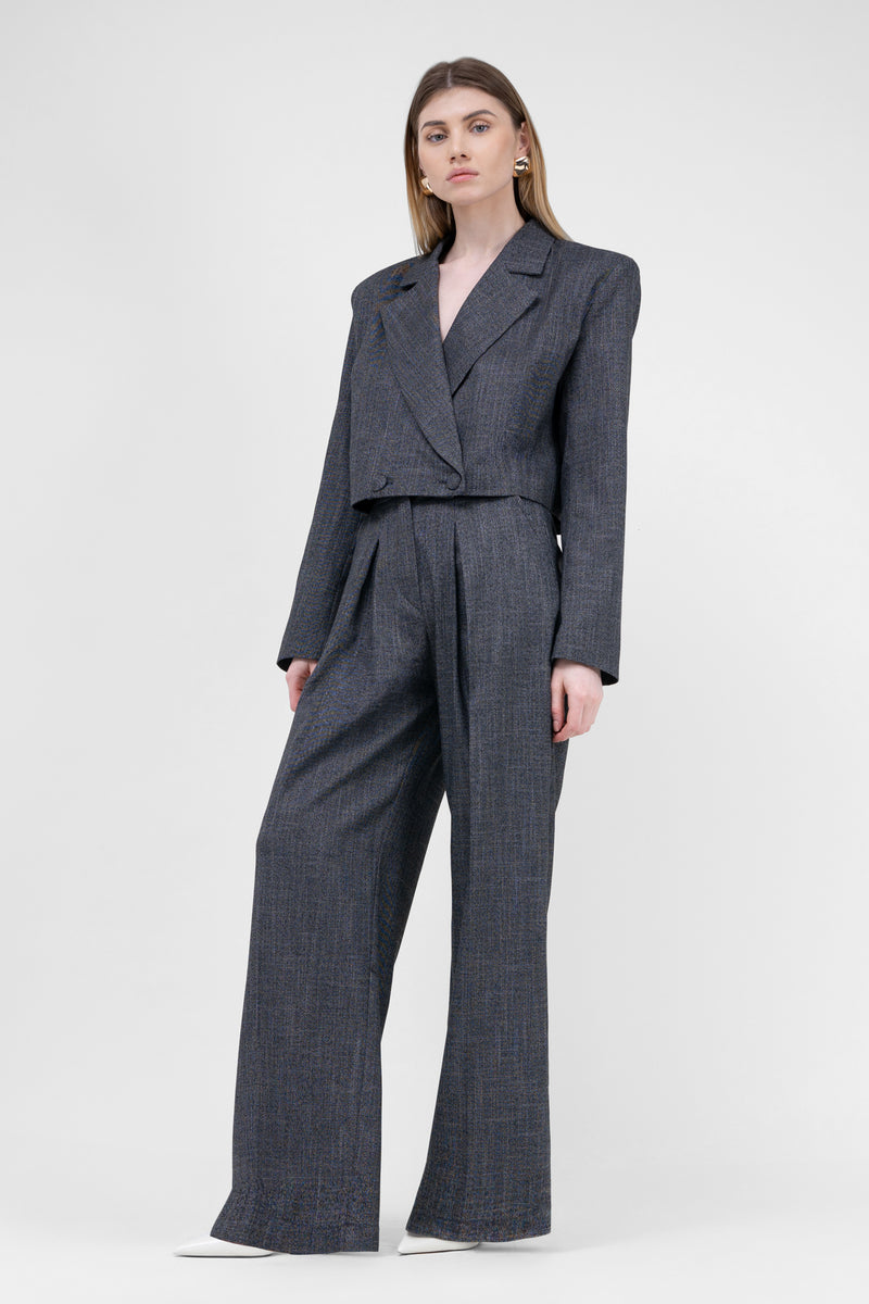 Costume gris avec blazer court et pantalon ultra large