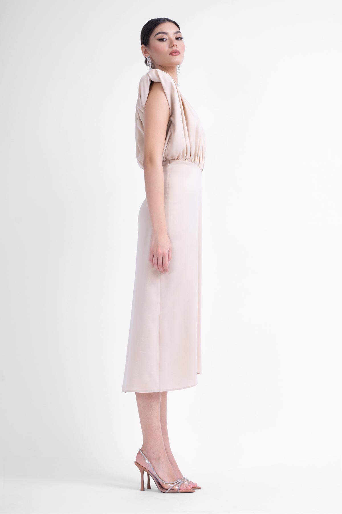 Rochie midi ivoire cu insertii aurii si bust drapat in V