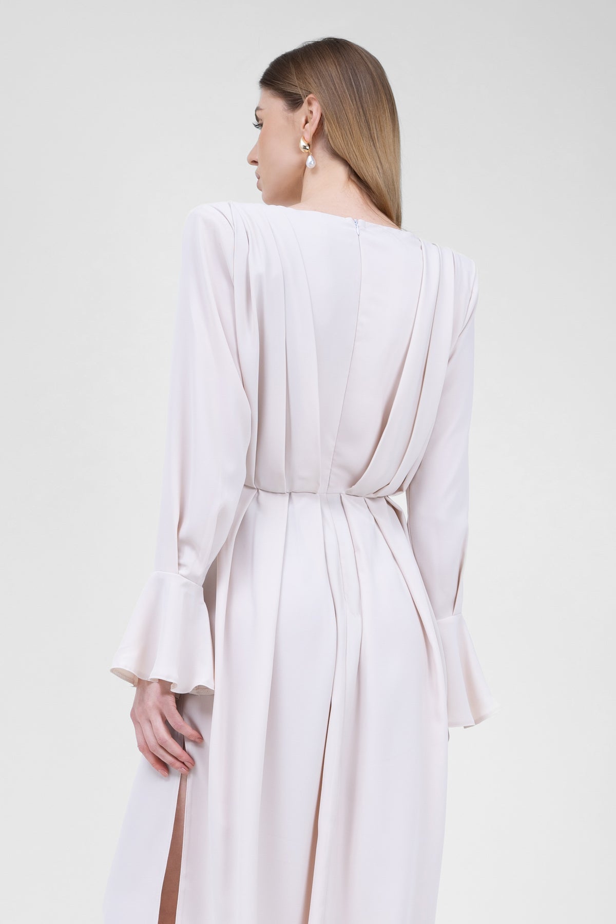 Ivory Midi Dress With Pleats And Proeminent Shoulders
