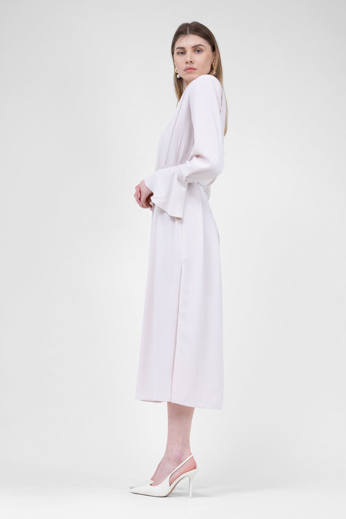 Rochie midi ivoire cu pliuri si umeri proeminenti