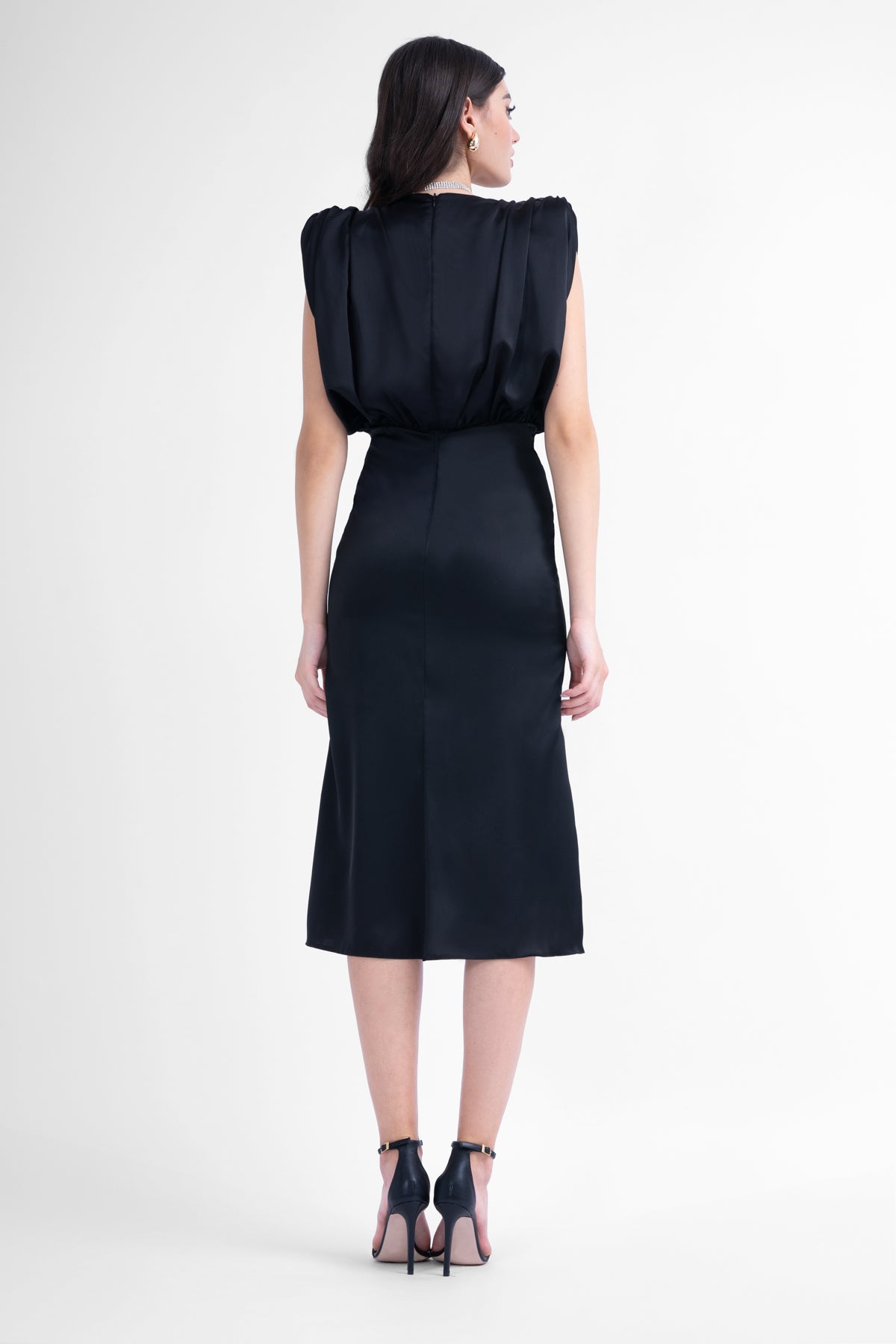 Rochie midi neagra cu bust drapat in V