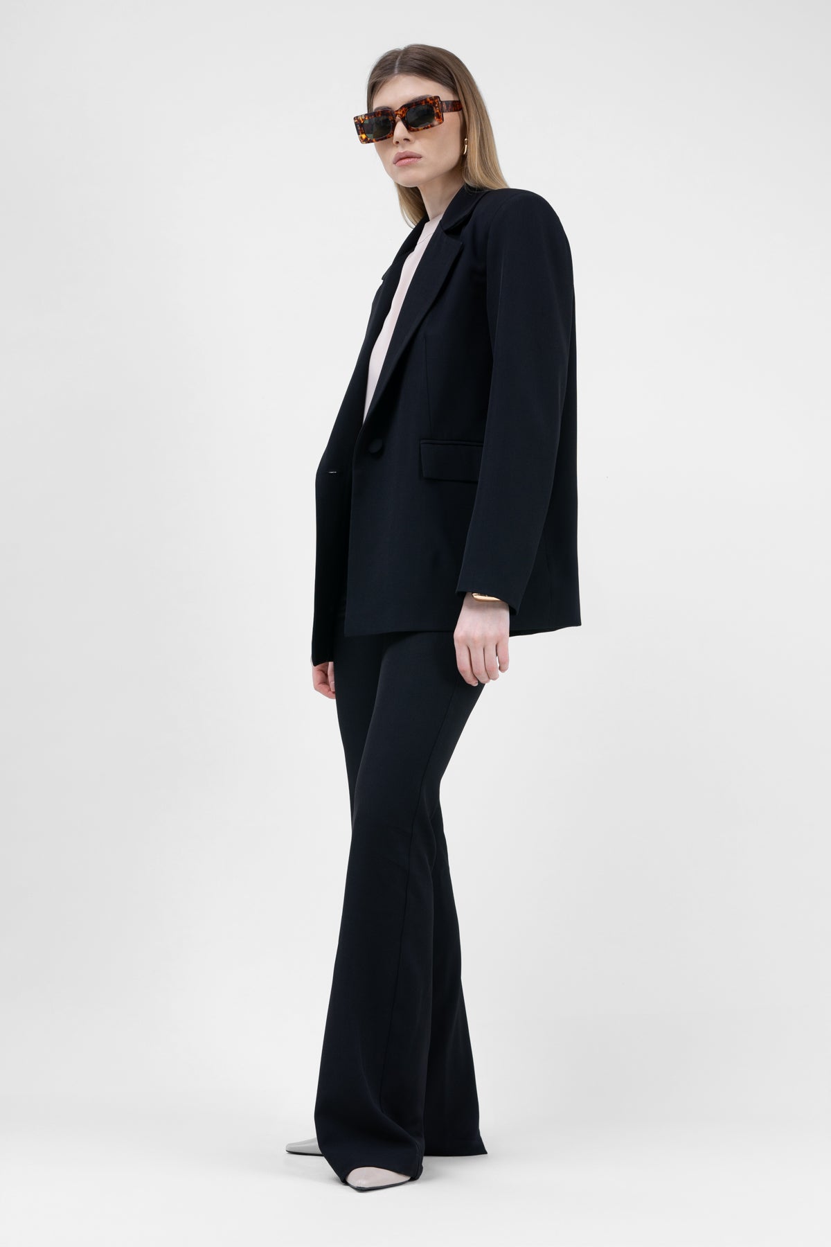 Black Suit With Regular Blazer With Double Pocket And Flared Trousers