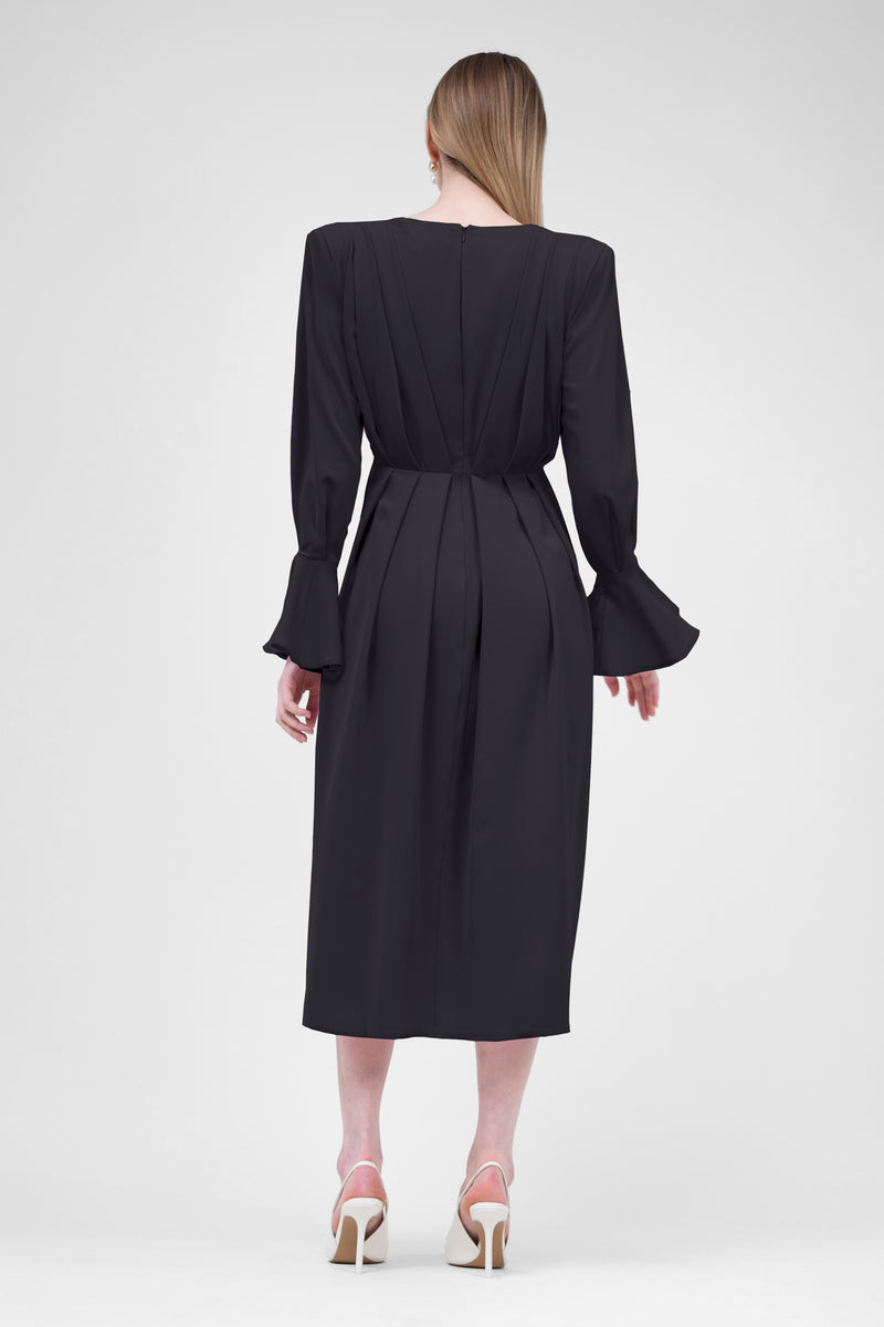Black Midi Dress With Pleats And Proeminent Shoulders