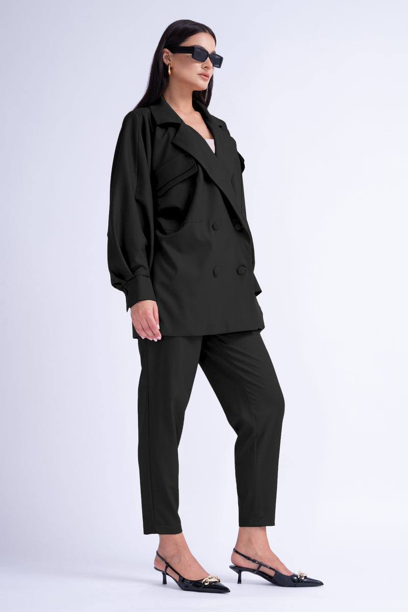 Costum negru cu sacou oversized si pantaloni conici 