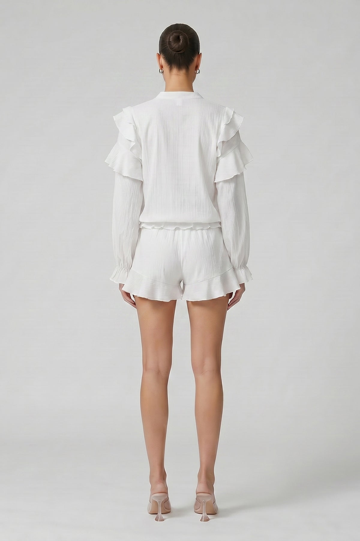 White linen-viscose blend set with ruffle top and shorts