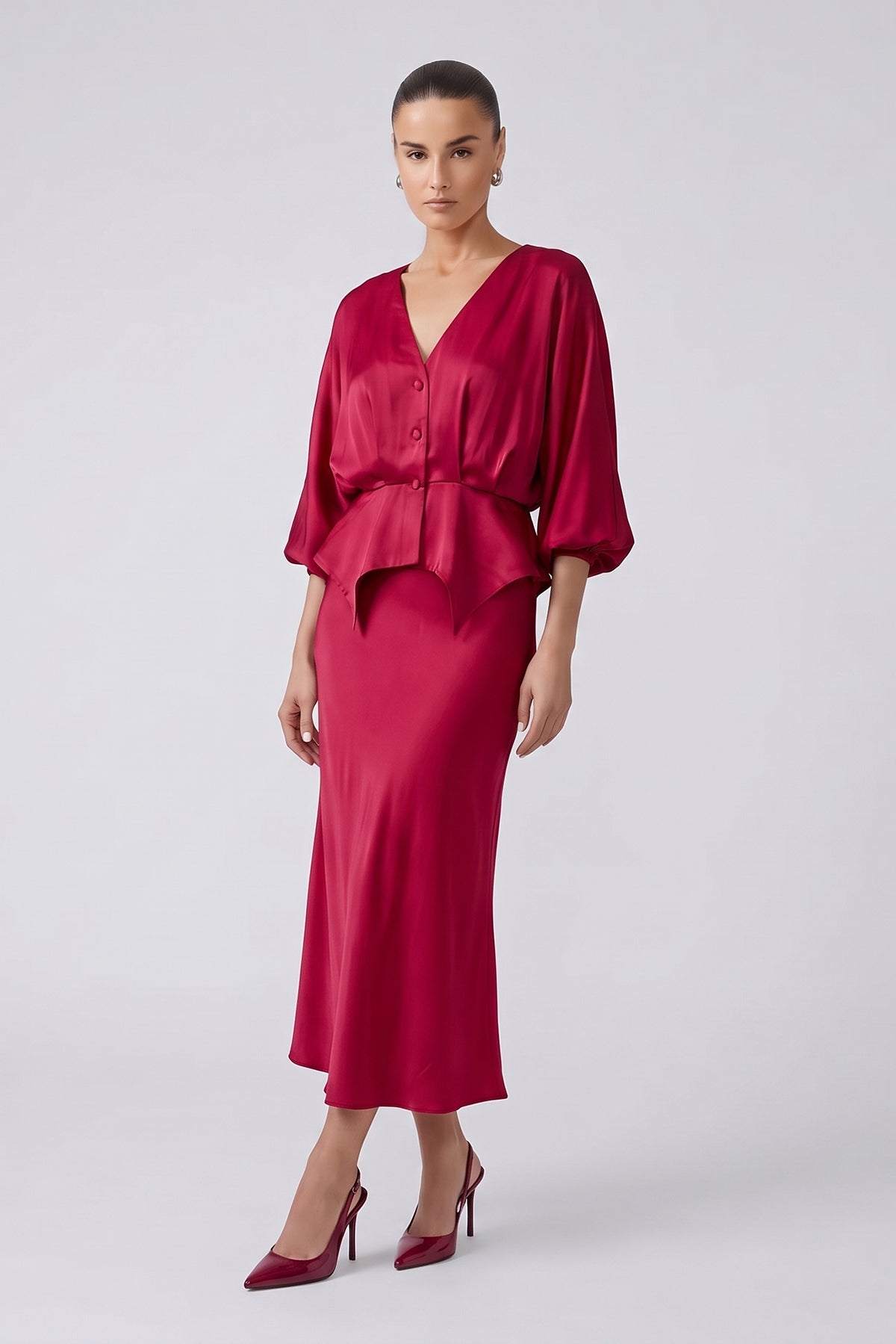 Set Rosu Satinat din Vâscoză cu Bluză Peplum și Fustă Midi