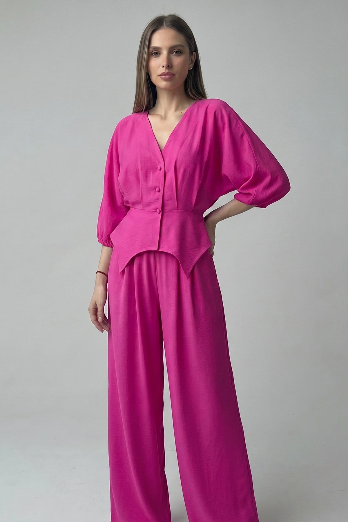 Set fucsia cu top structurat și pantaloni wide leg