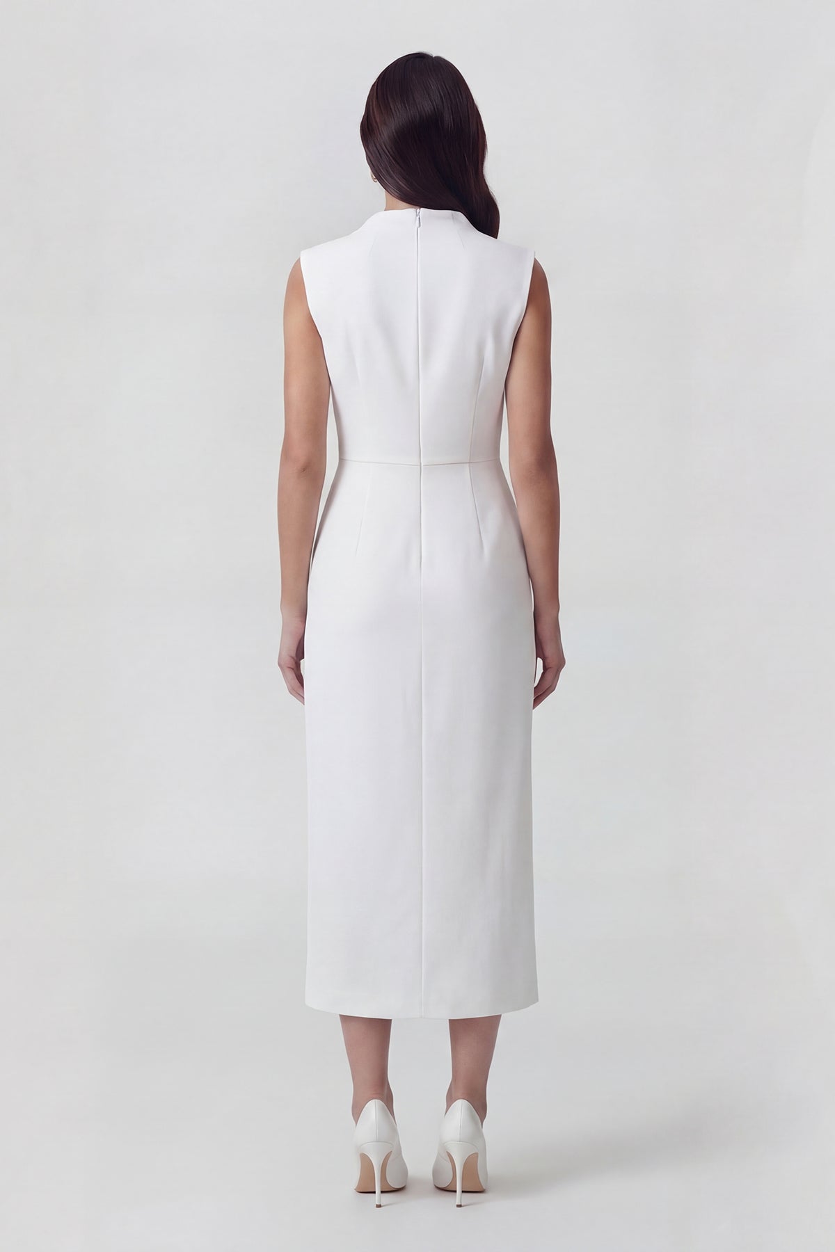 Rochie midi albă cu design asimetric și volan decorativ