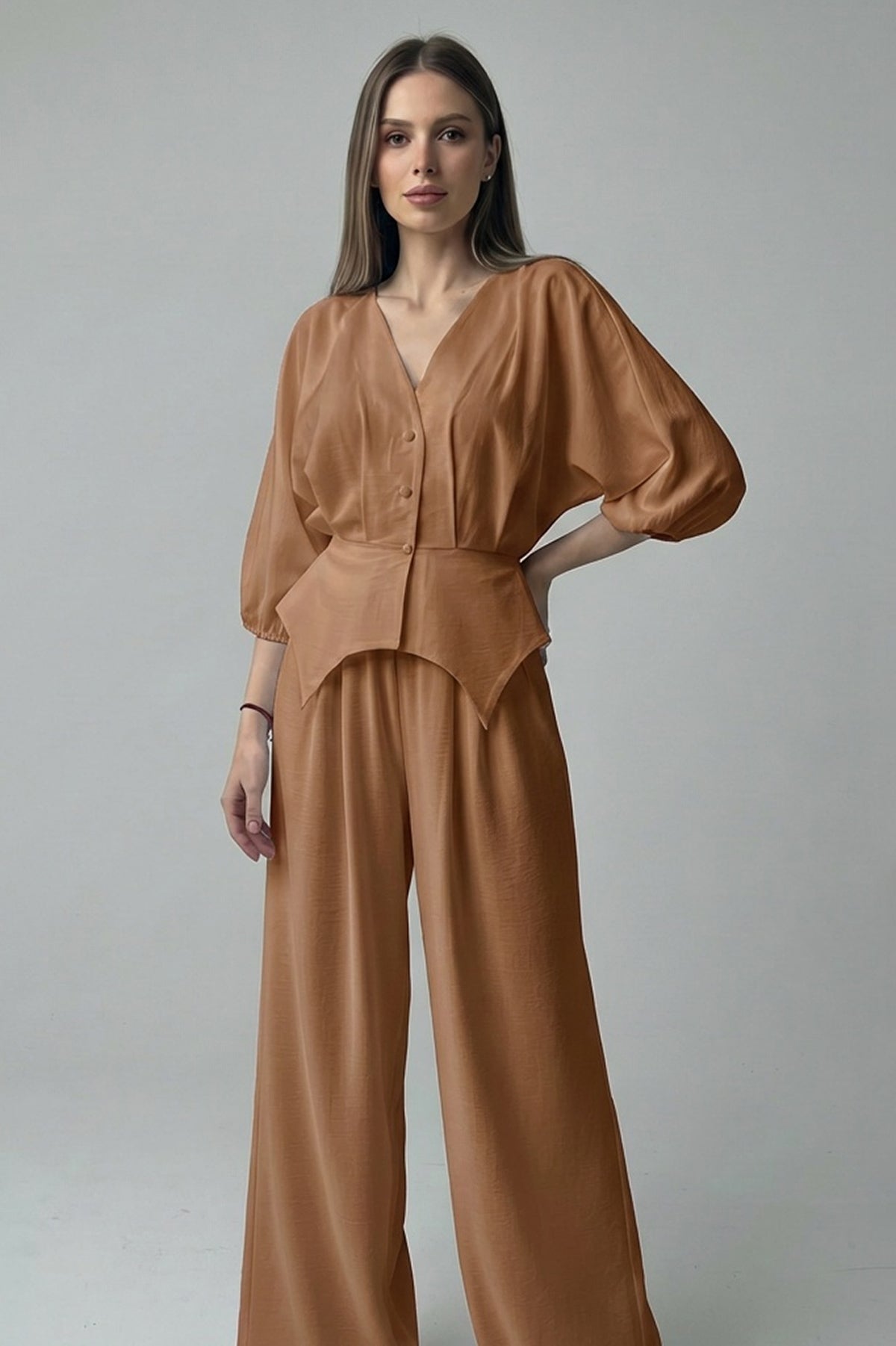 Set maro cu top structurat și pantaloni wide leg