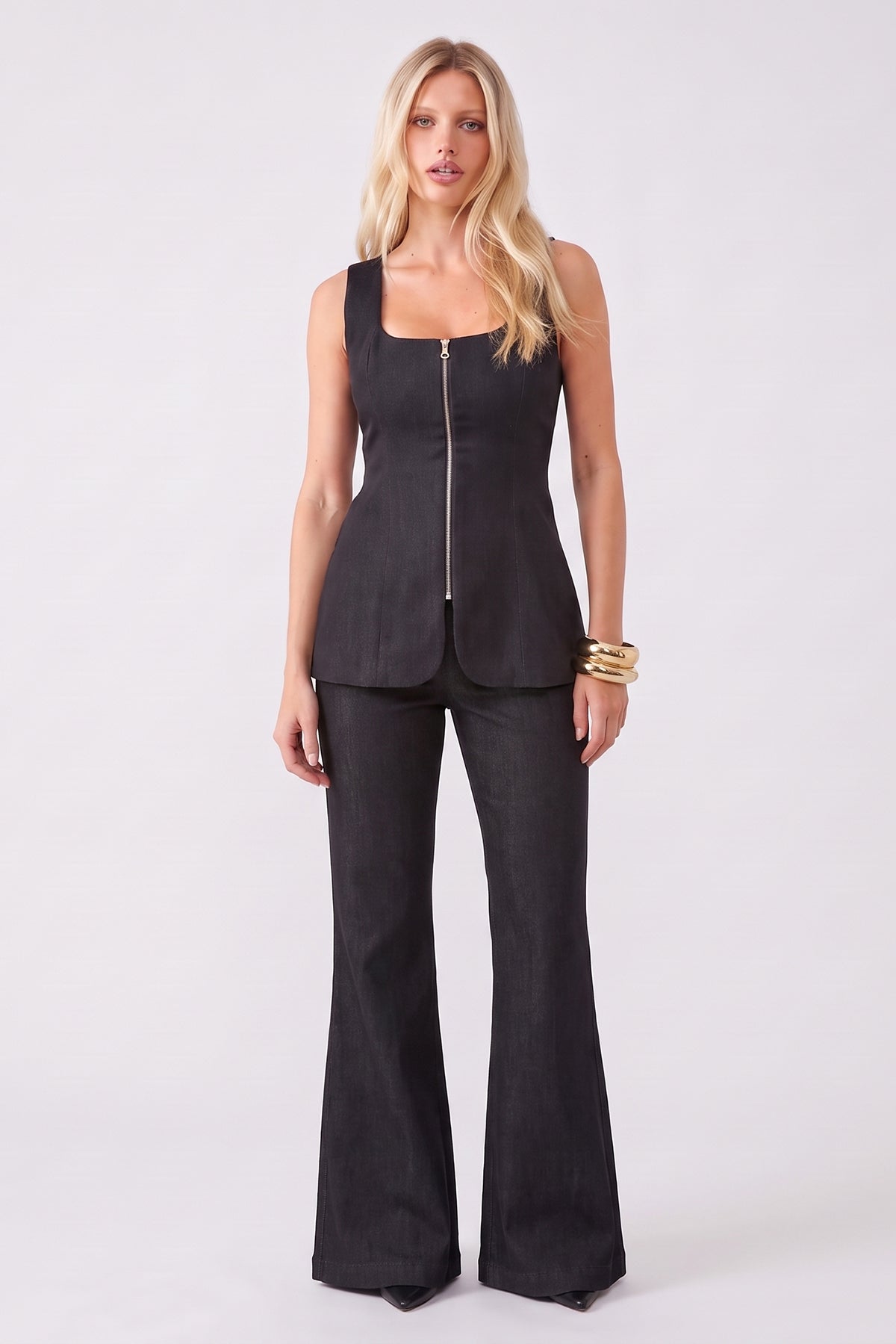 Set negru din stofă tip denim cu vestă corset și pantaloni evazati 