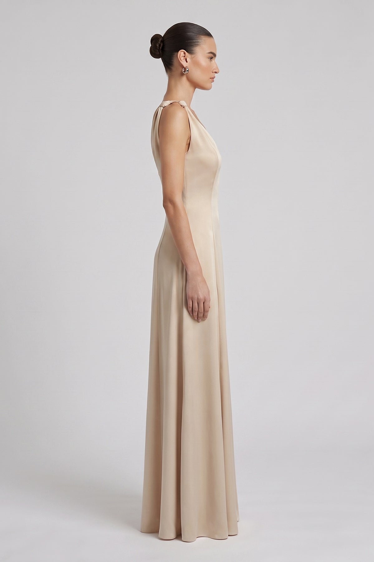 Rochie maxi ivory de seară cu decolteu în V și bretele cu nod