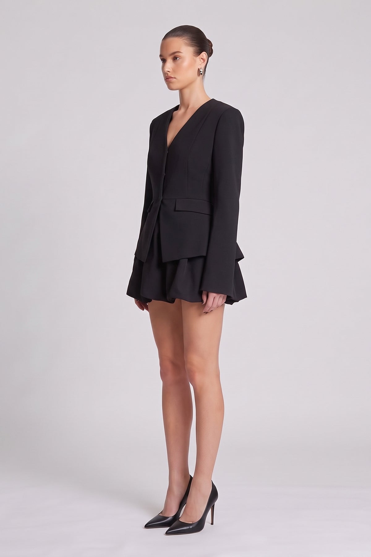 Set negru cu sacou structurat peplum și fustă balloon