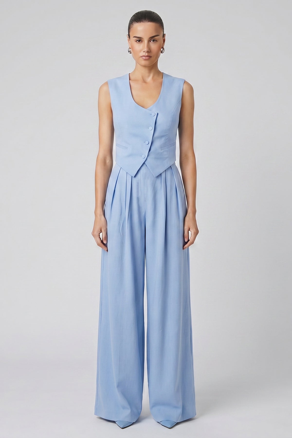 Set din in bleu cu vestă cambrată și pantaloni wide-leg