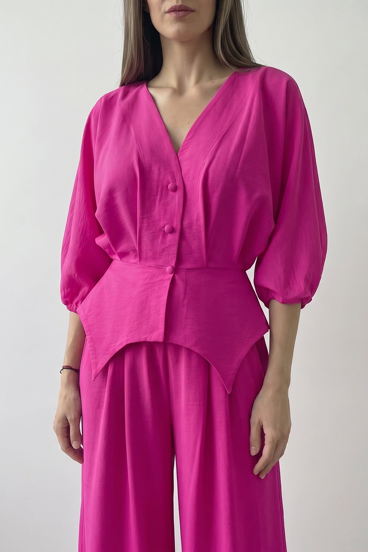 Set fucsia cu top structurat și pantaloni wide leg