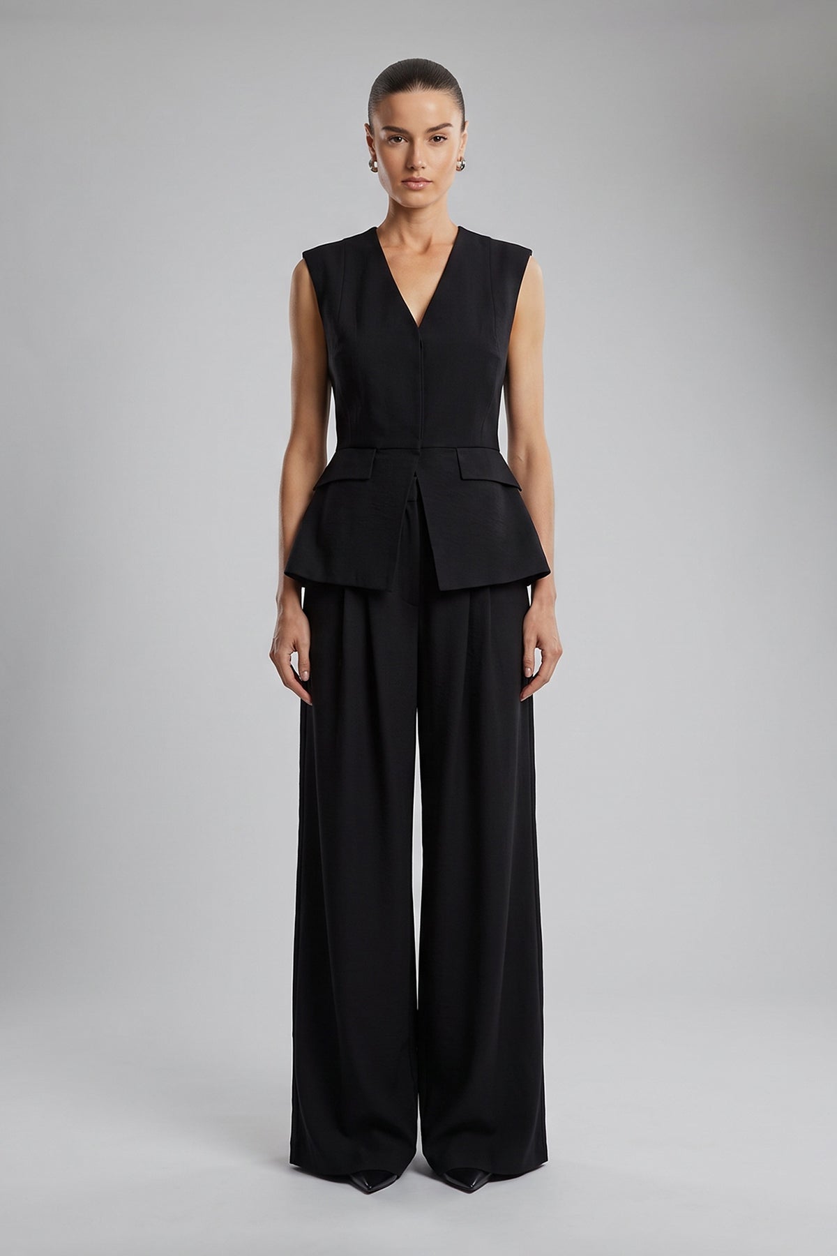 Set negru din amestec de vâscoză și in cu vestă peplum și pantaloni wide-leg