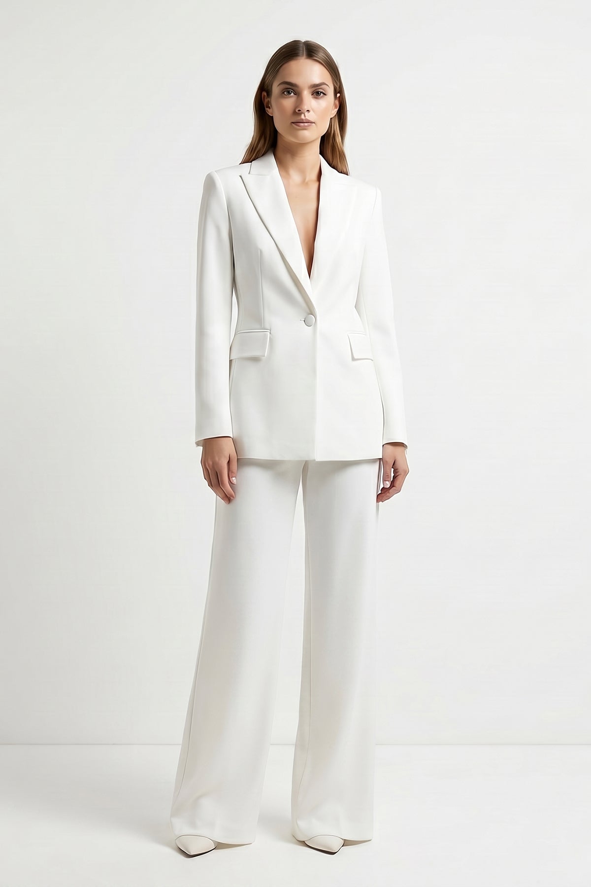 Elegant White Suit with Tailored Blazer and Wide Fluid Trousers in Viscose Blend