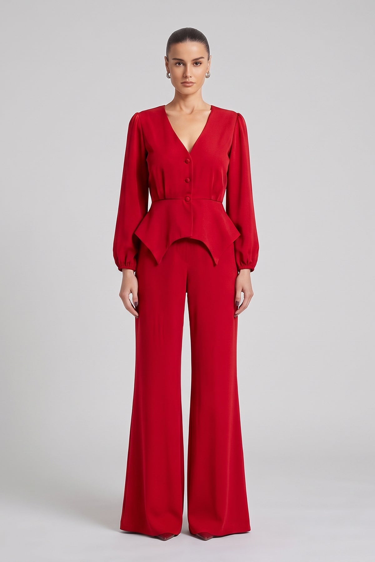 Set rosu cu top structurat peplum și pantaloni evazati