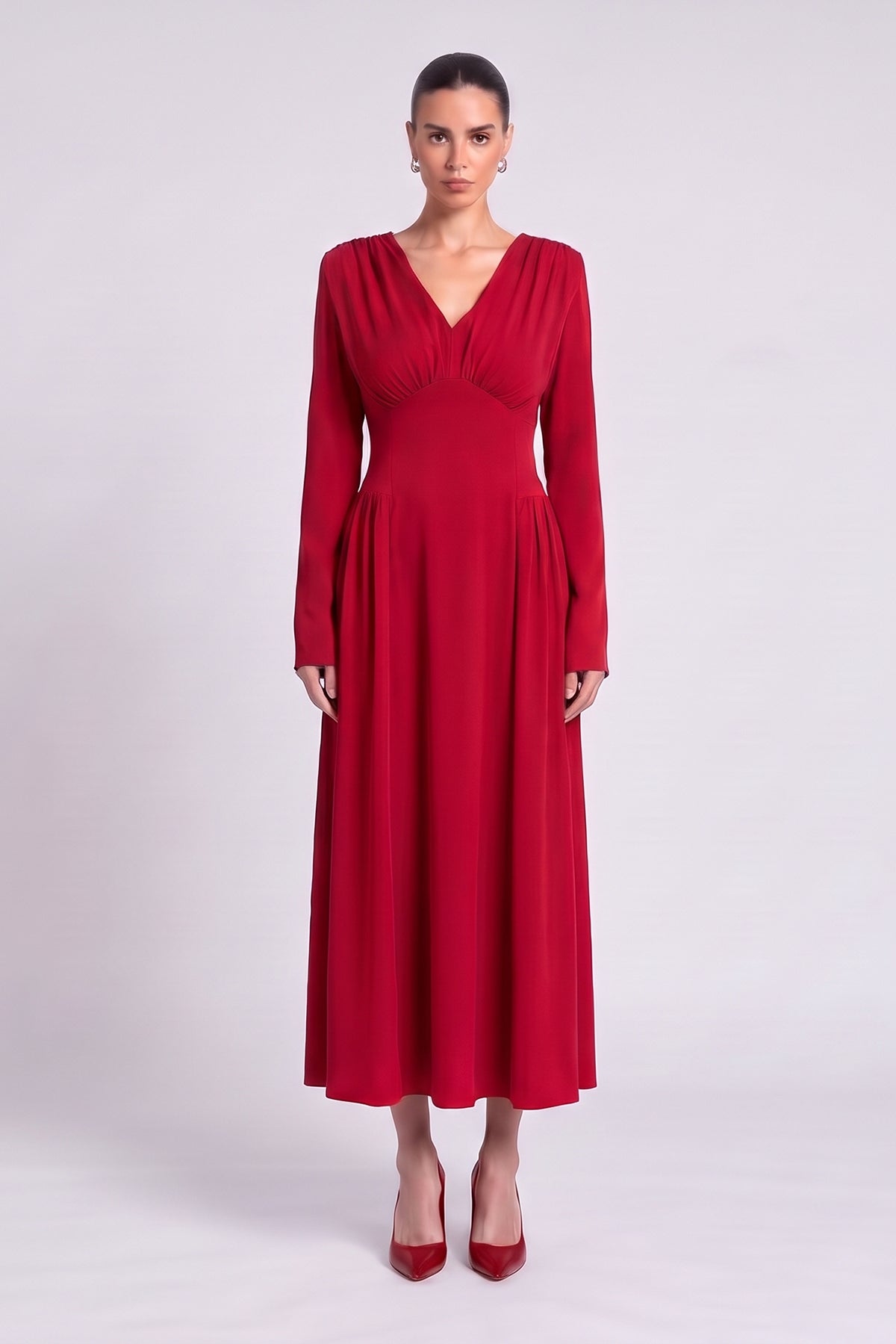 Rochie midi rosie cu decolteu în V și talie accentuată