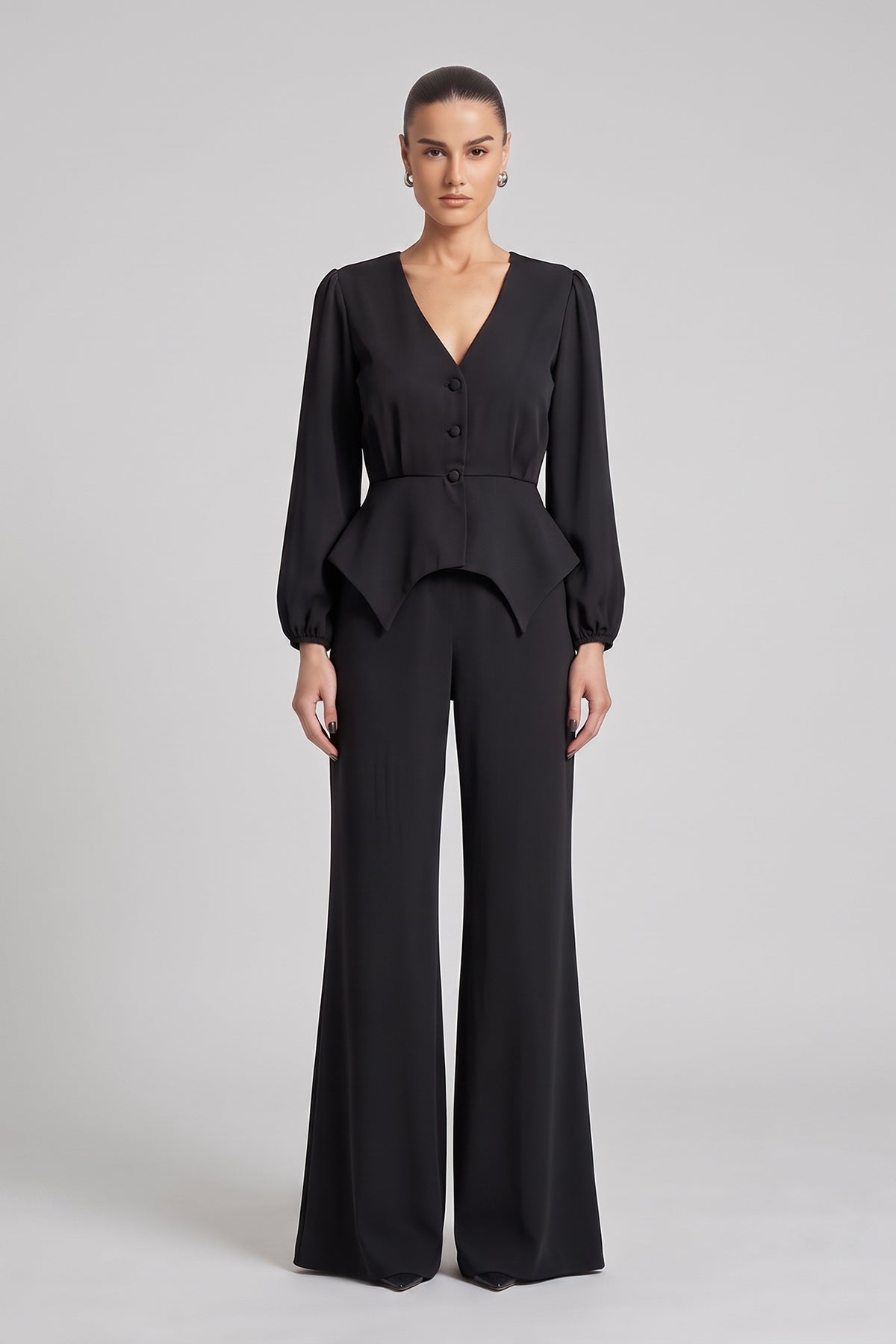 Set negru cu top structurat peplum și pantaloni evazati