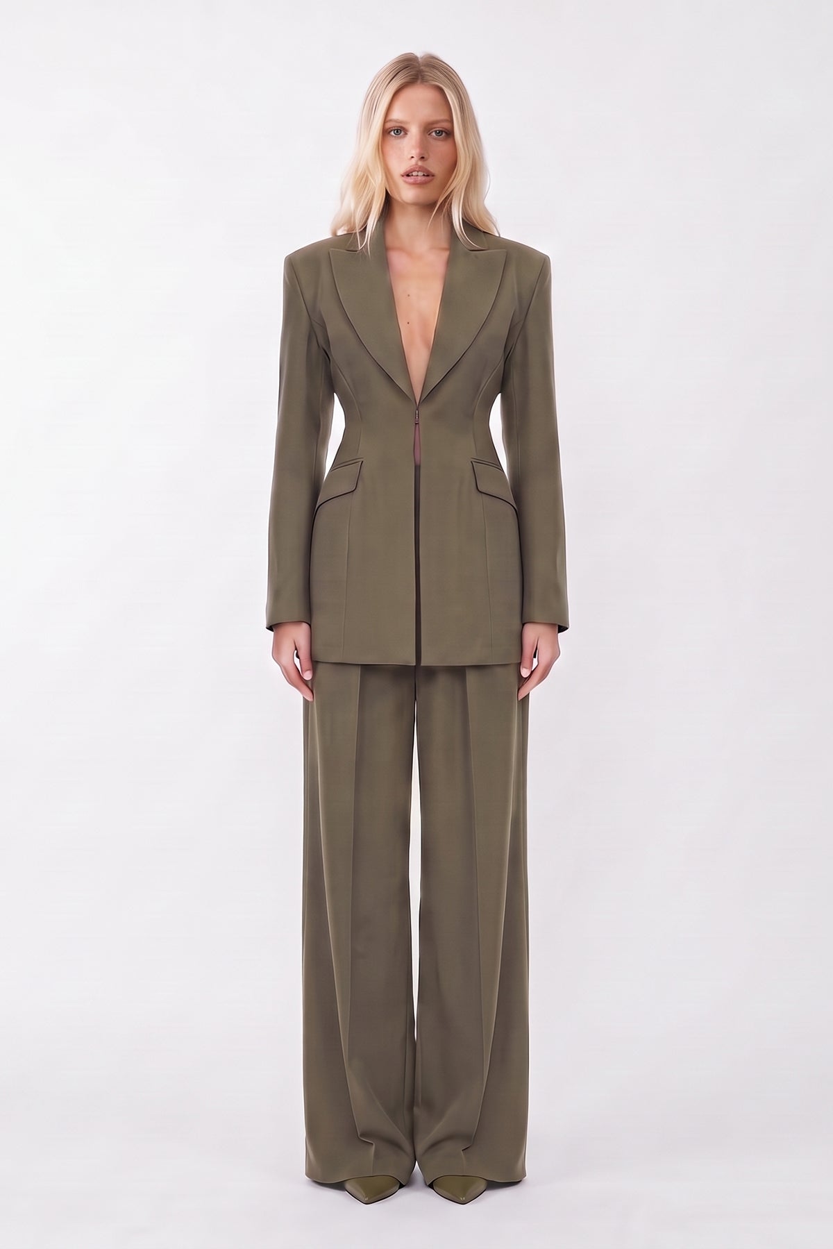 Costum khaki cu sacou balloon cambrat și pantaloni wide leg