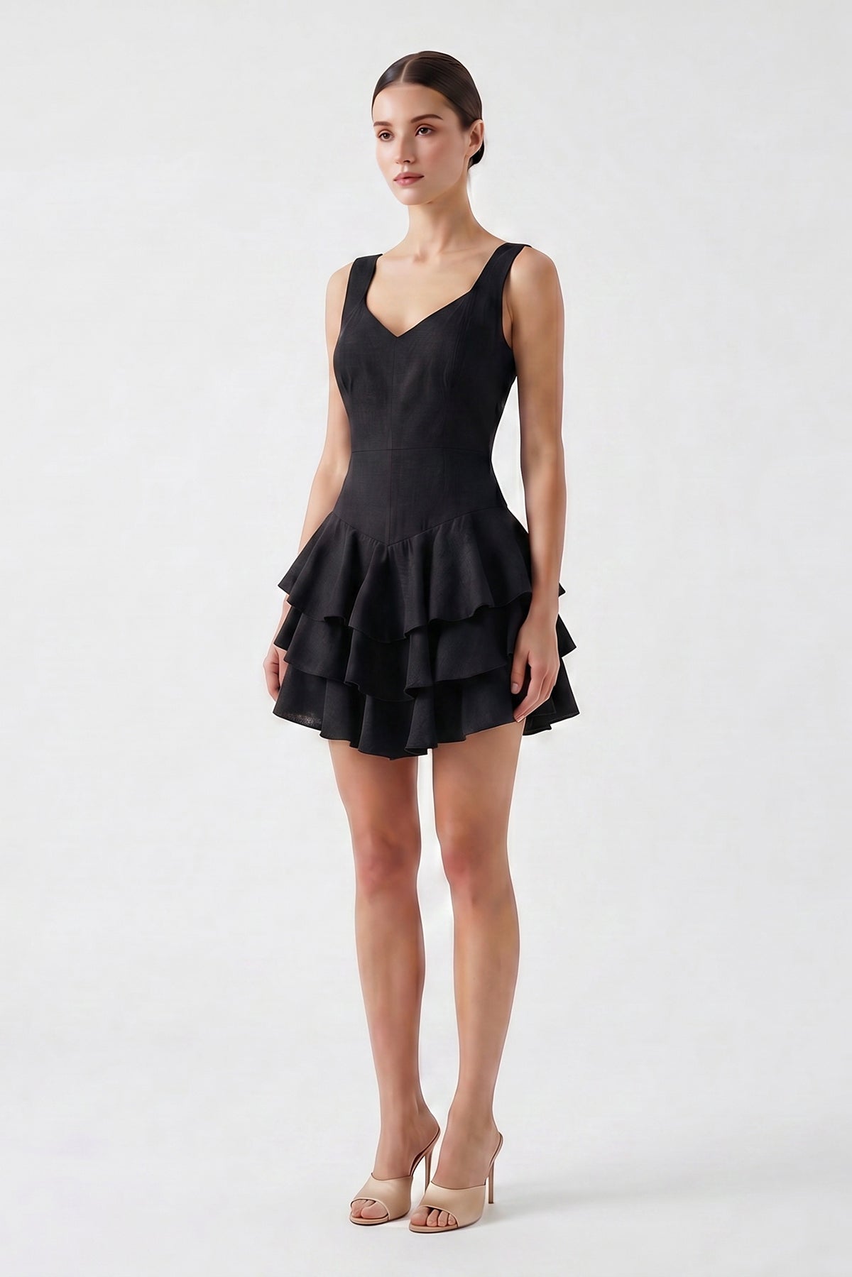 Rochie mini neagra din in texturat, croială cambrată și volane suprapuse