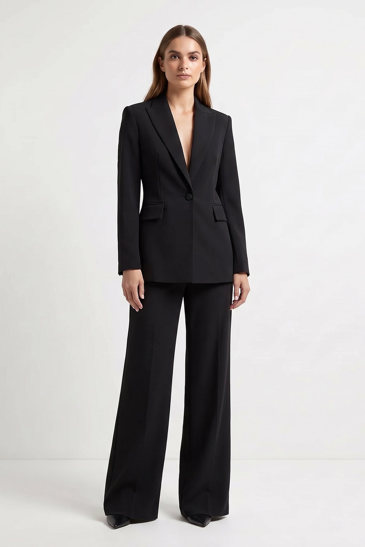 Elegant Black Suit with Tailored Blazer and Wide Fluid Trousers in Viscose Blend