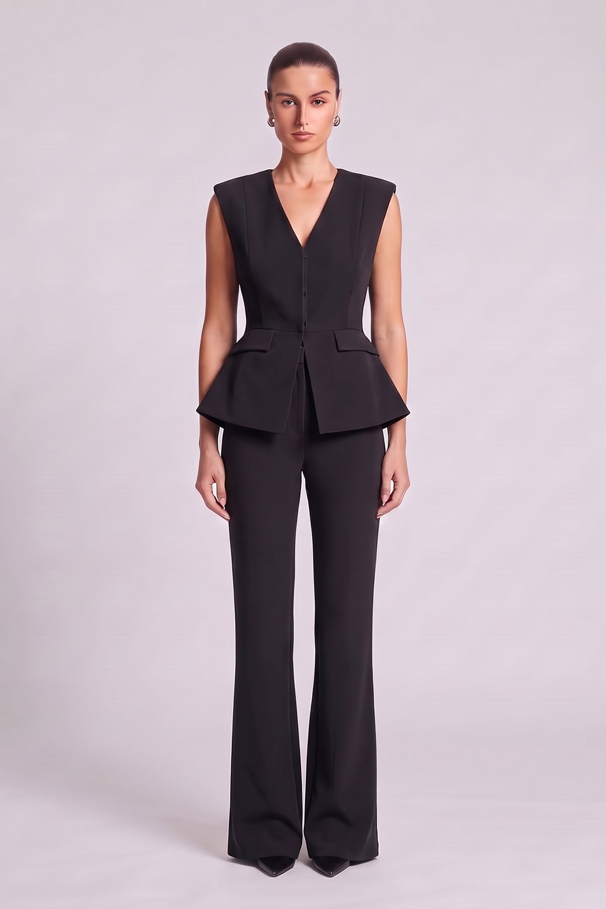 Set negru cu vestă structurată peplum și pantaloni flared