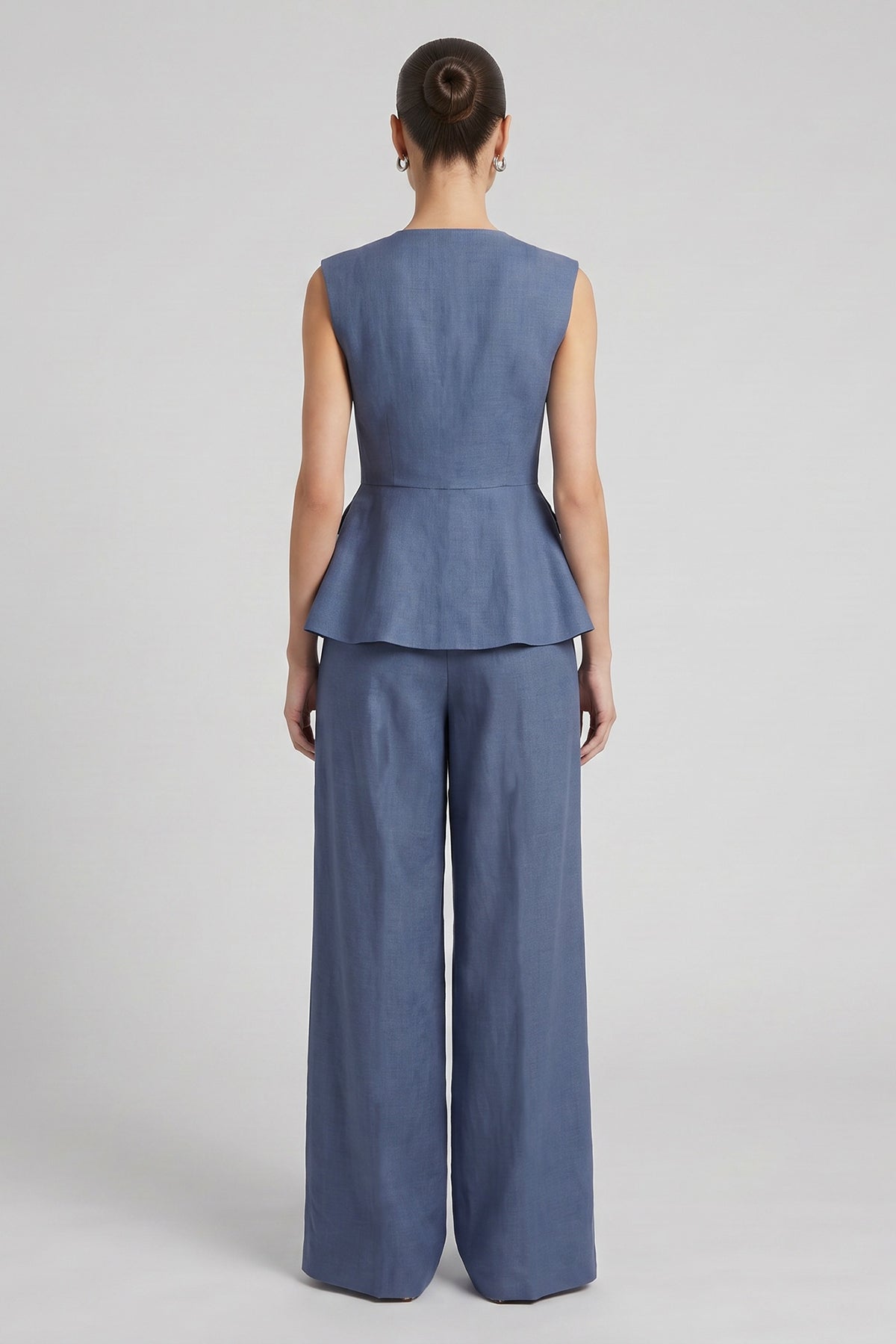 Set navy din amestec de vâscoză și in cu vestă peplum și pantaloni wide-leg