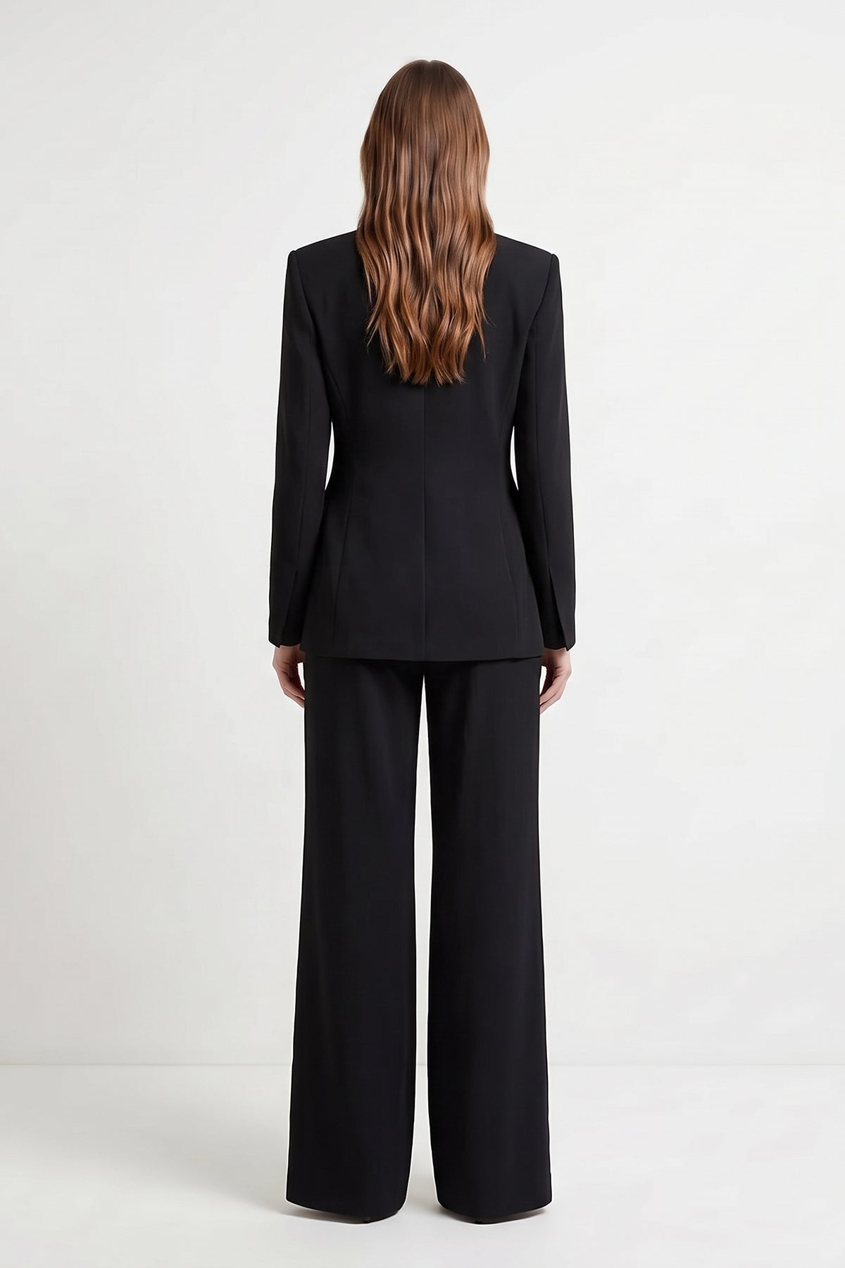 Elegant Black Suit with Tailored Blazer and Wide Fluid Trousers in Viscose Blend