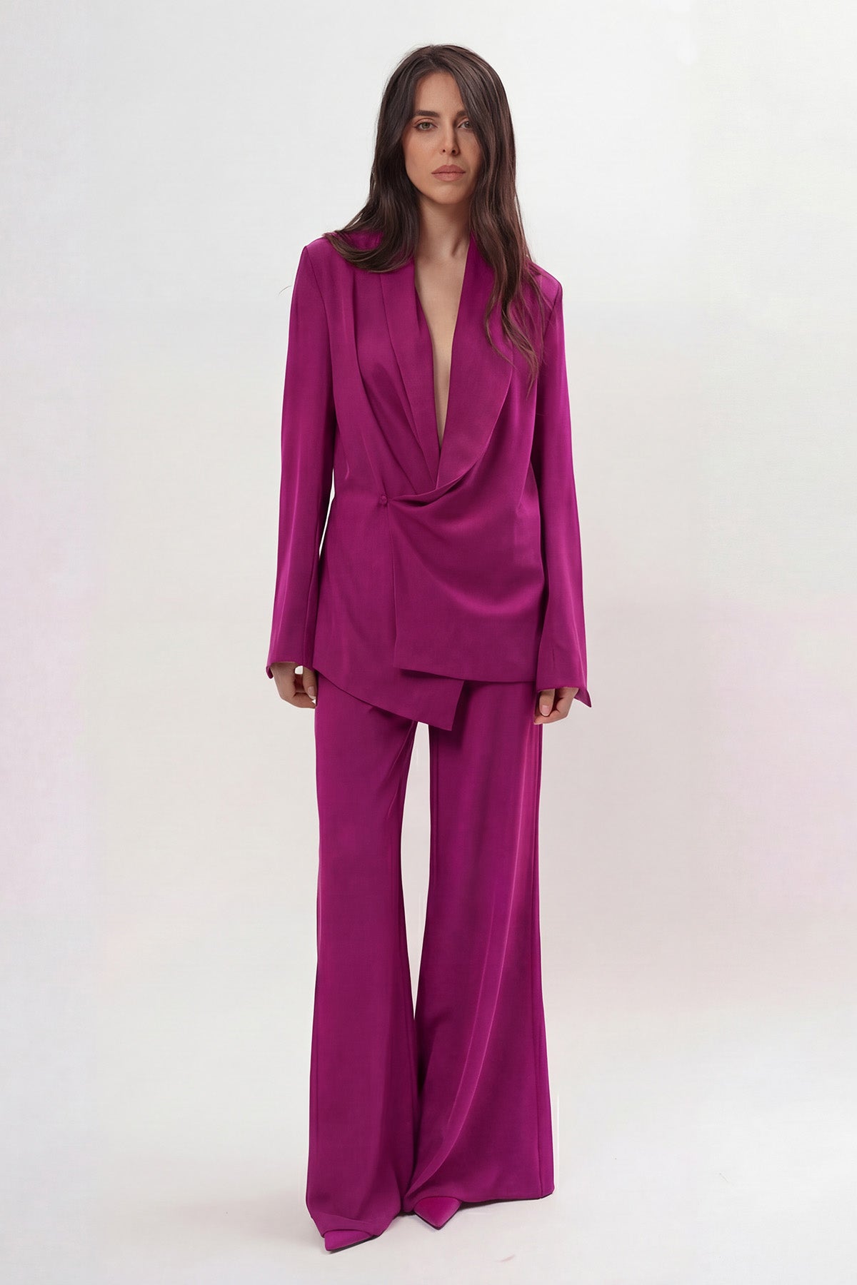 Set fucsia cu sacou petrecut și pantaloni flared