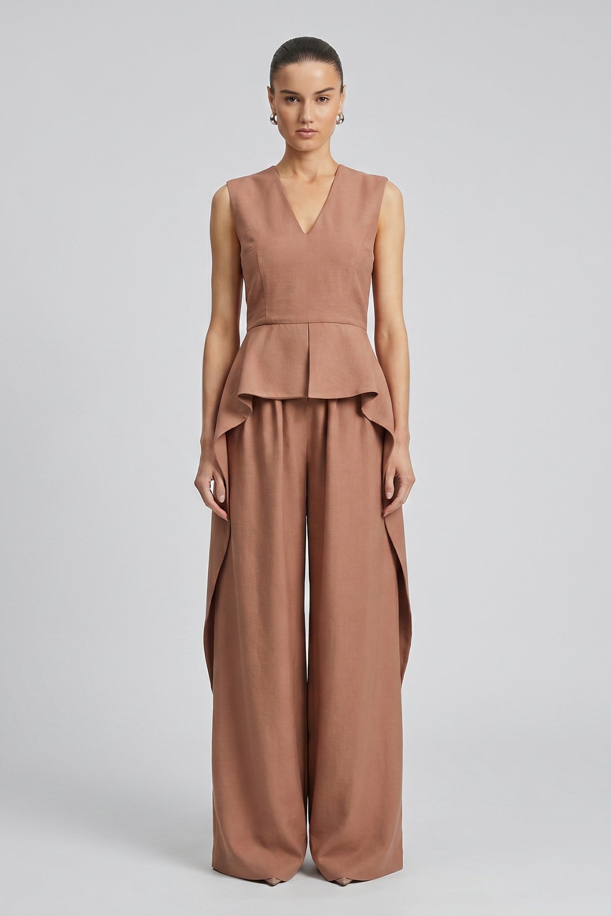 Set din in maro cu top peplum și pantaloni wide-leg