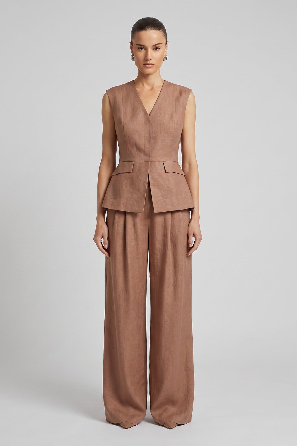 Set maro din amestec de vâscoză și in cu vestă peplum și pantaloni wide-leg