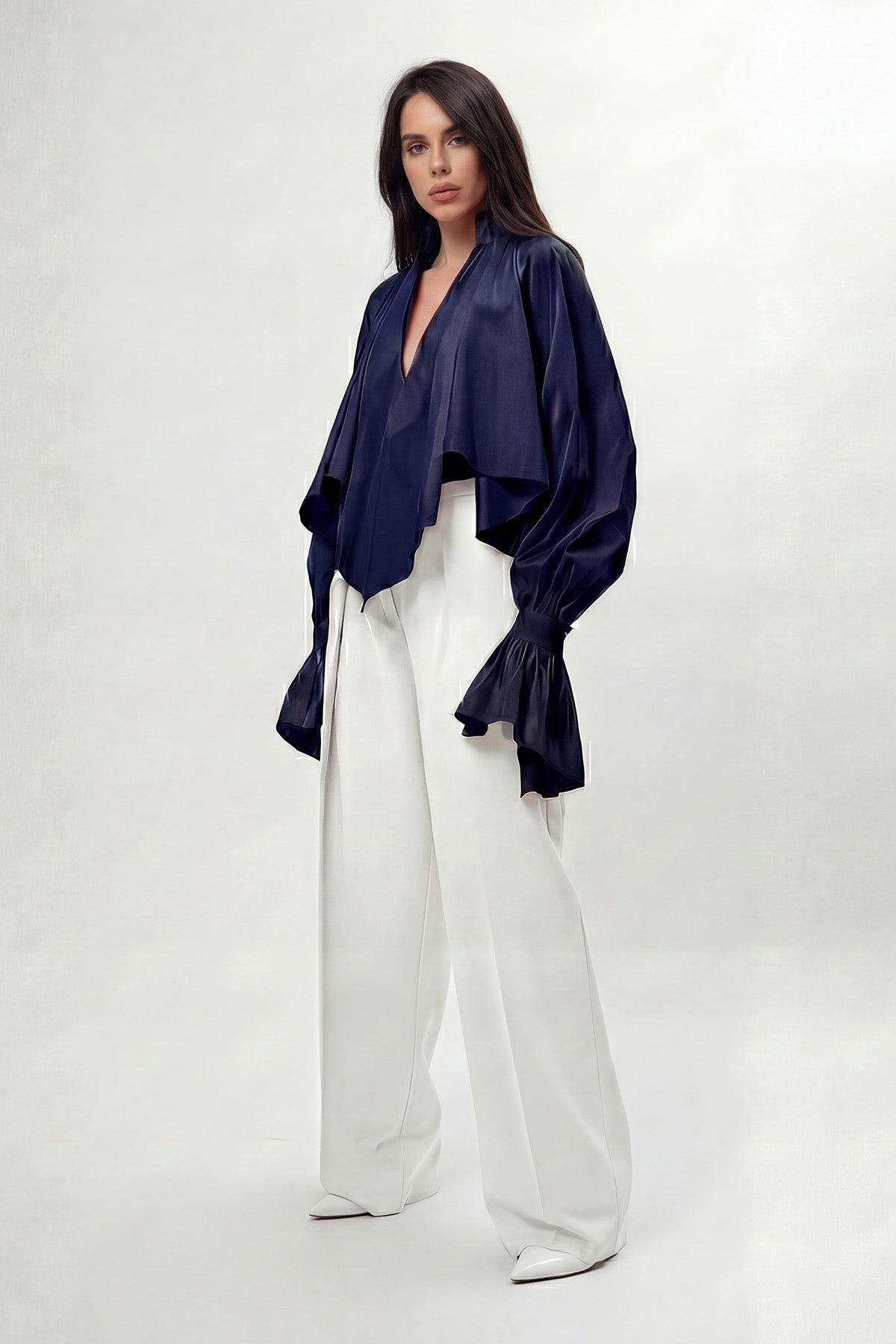 Cămașă navy cu croială amplă, guler înalt și mâneci balon